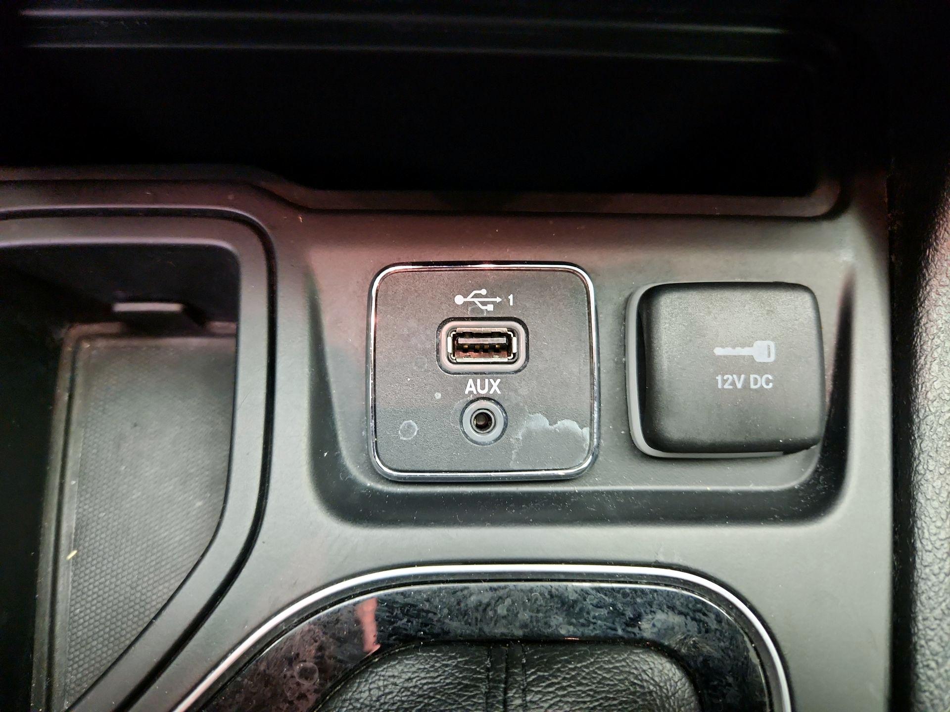 Thumbnail: 2019 Jeep Cherokee - 18