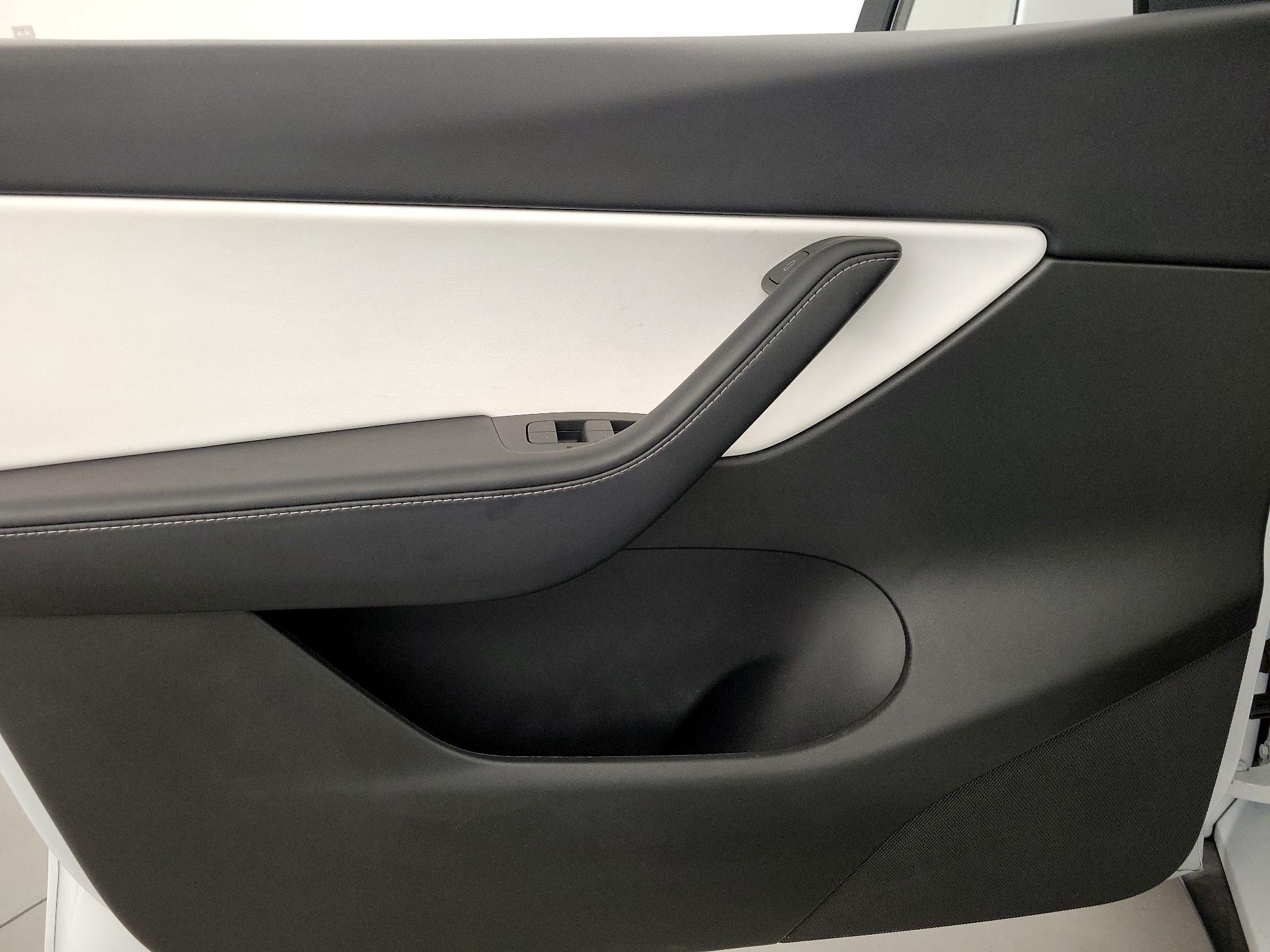 Thumbnail: 2022 Tesla Model Y - 12