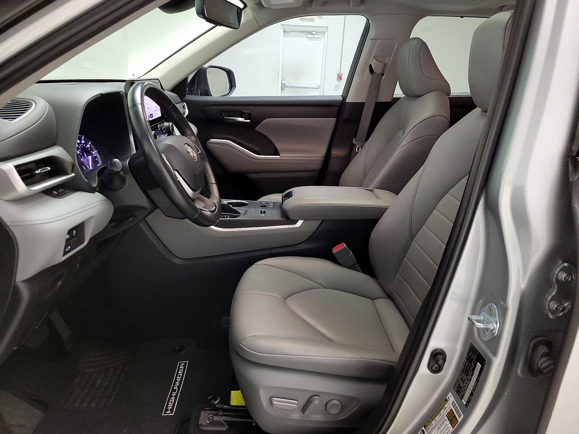 Thumbnail: 2023 Toyota Highlander - 11