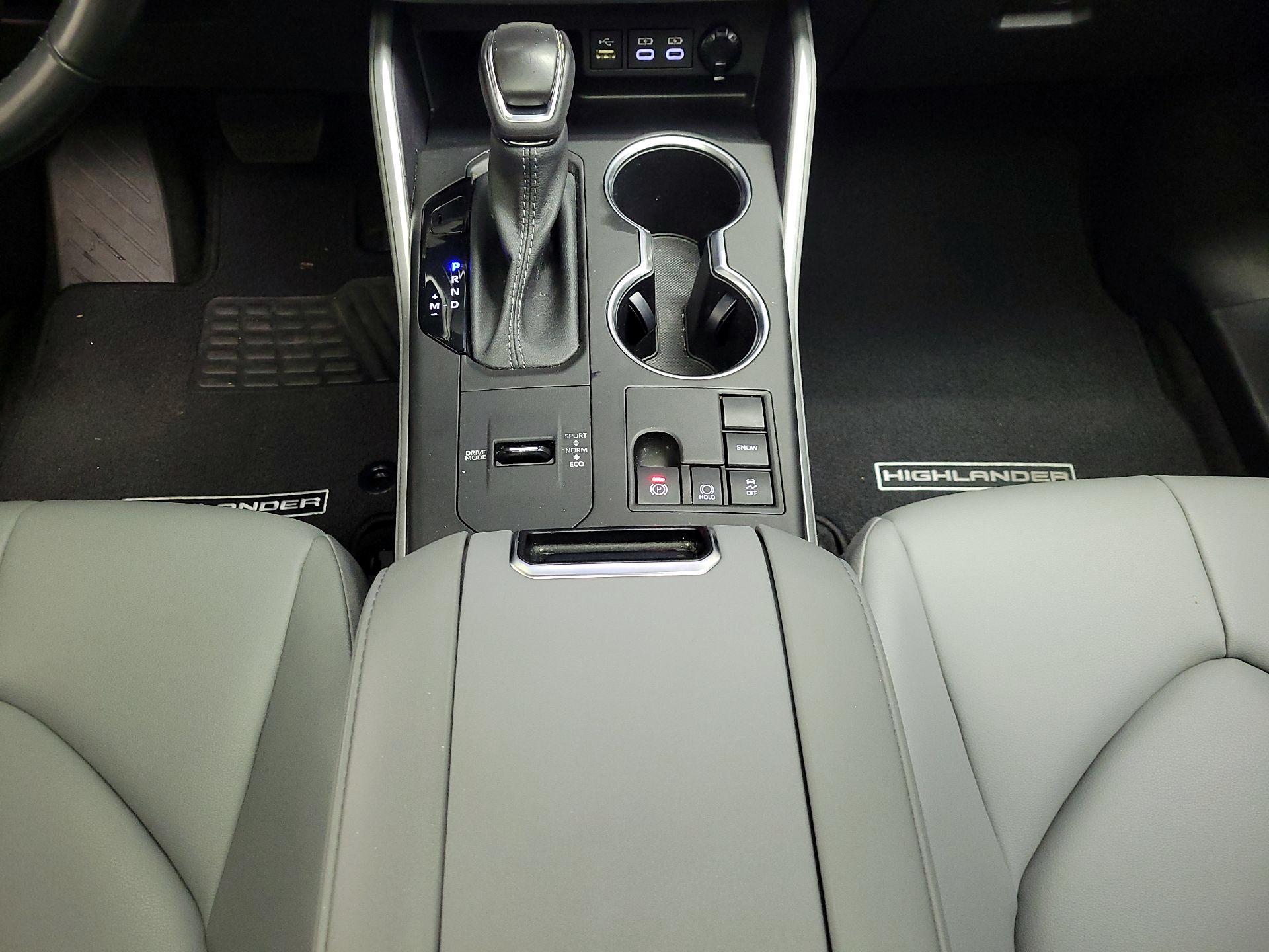 Thumbnail: 2023 Toyota Highlander - 18