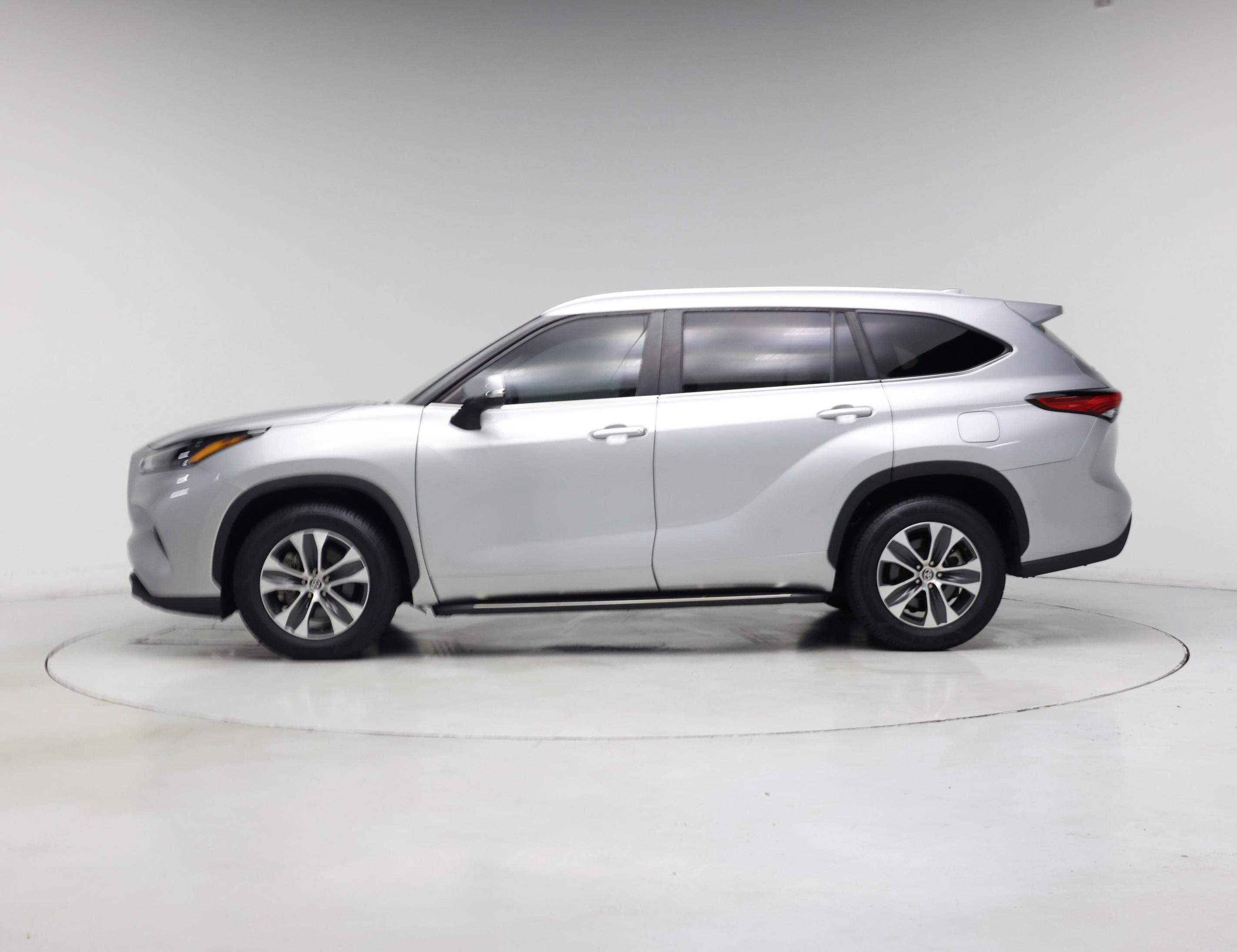 Thumbnail: 2023 Toyota Highlander - 3