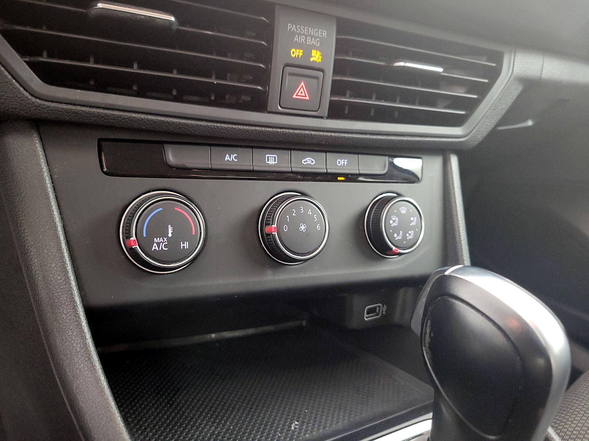 Thumbnail: 2019 Volkswagen Jetta - 16