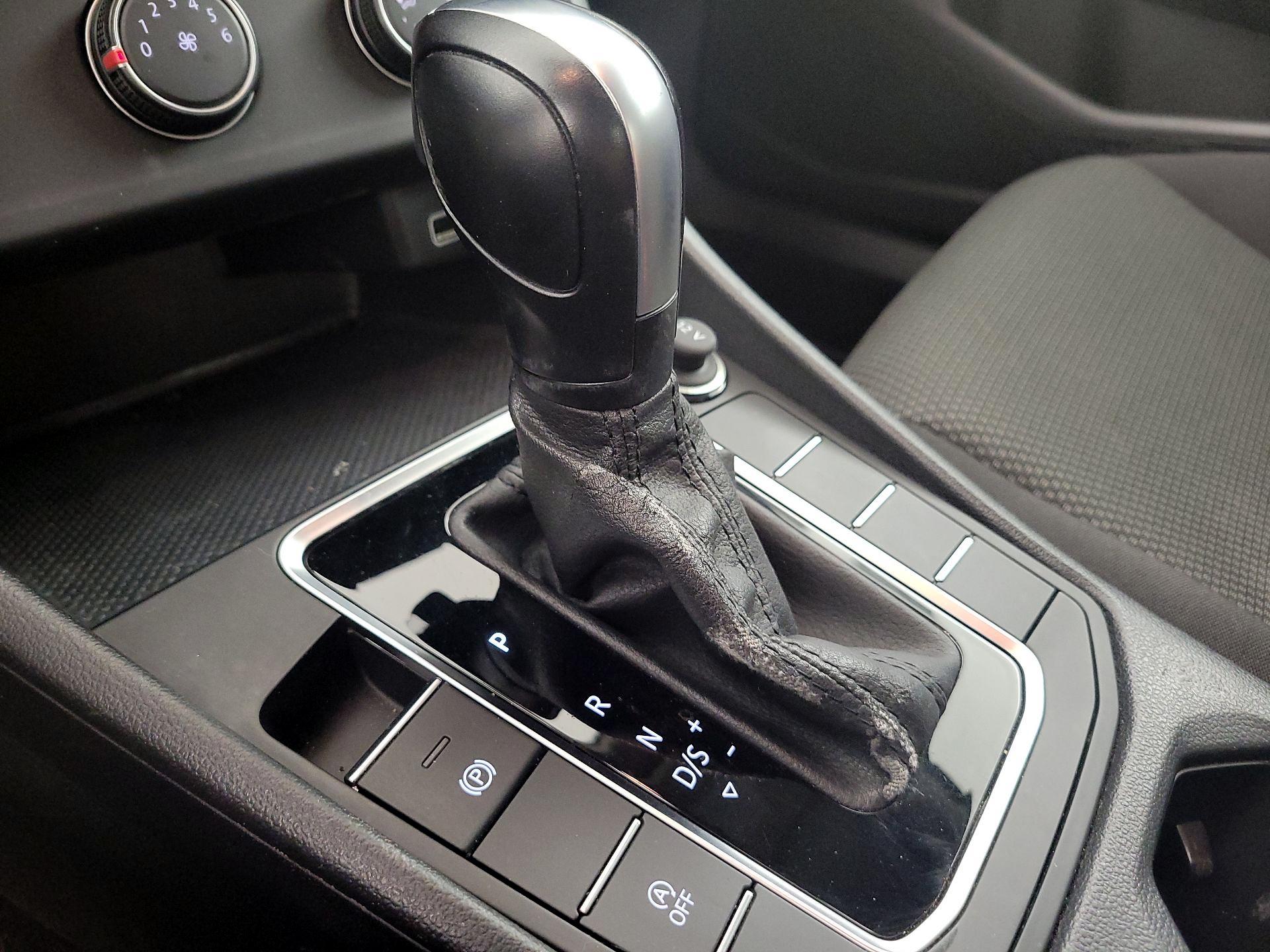 Thumbnail: 2019 Volkswagen Jetta - 17