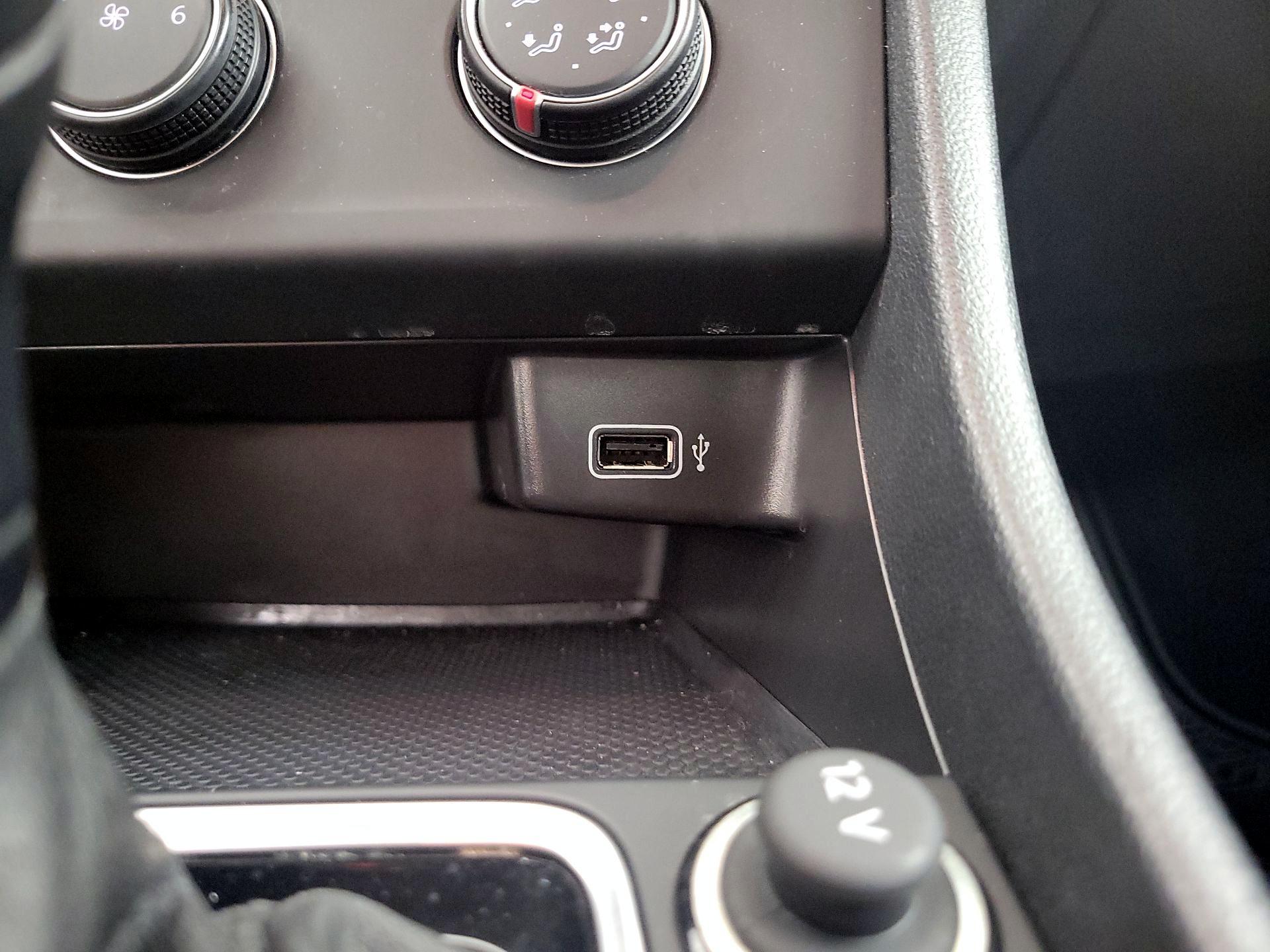 Thumbnail: 2019 Volkswagen Jetta - 18