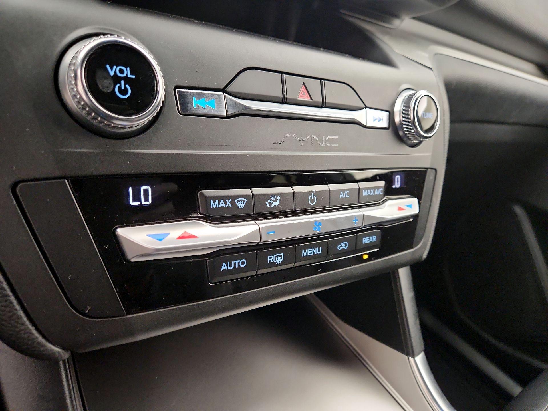 Thumbnail: 2020 Ford Explorer - 16