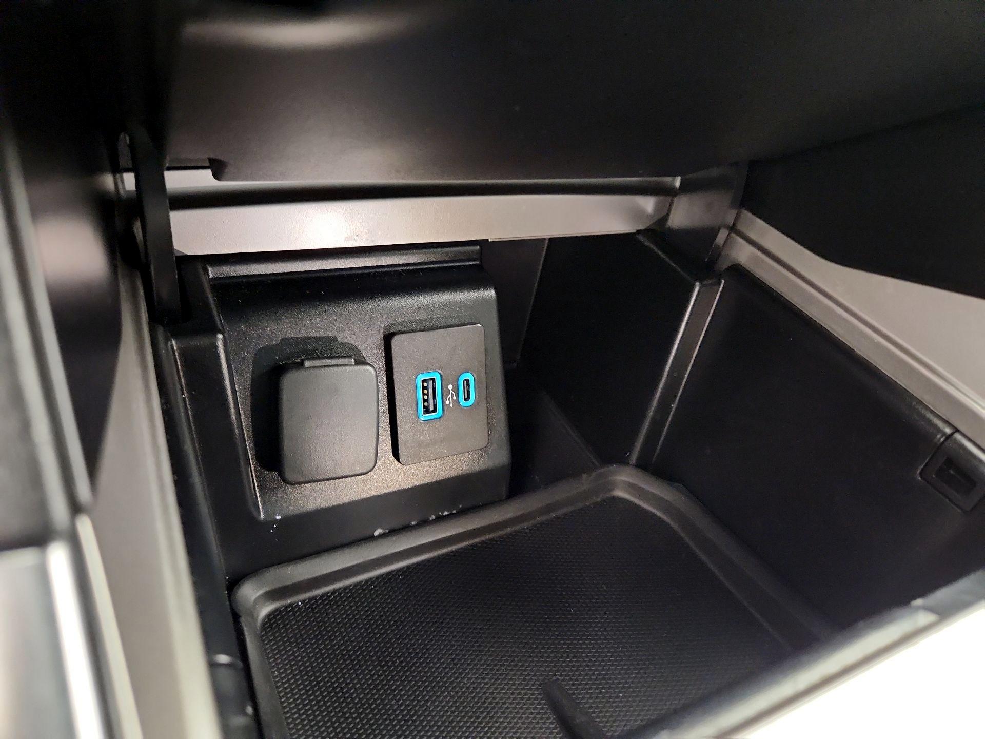 Thumbnail: 2020 Ford Explorer - 18