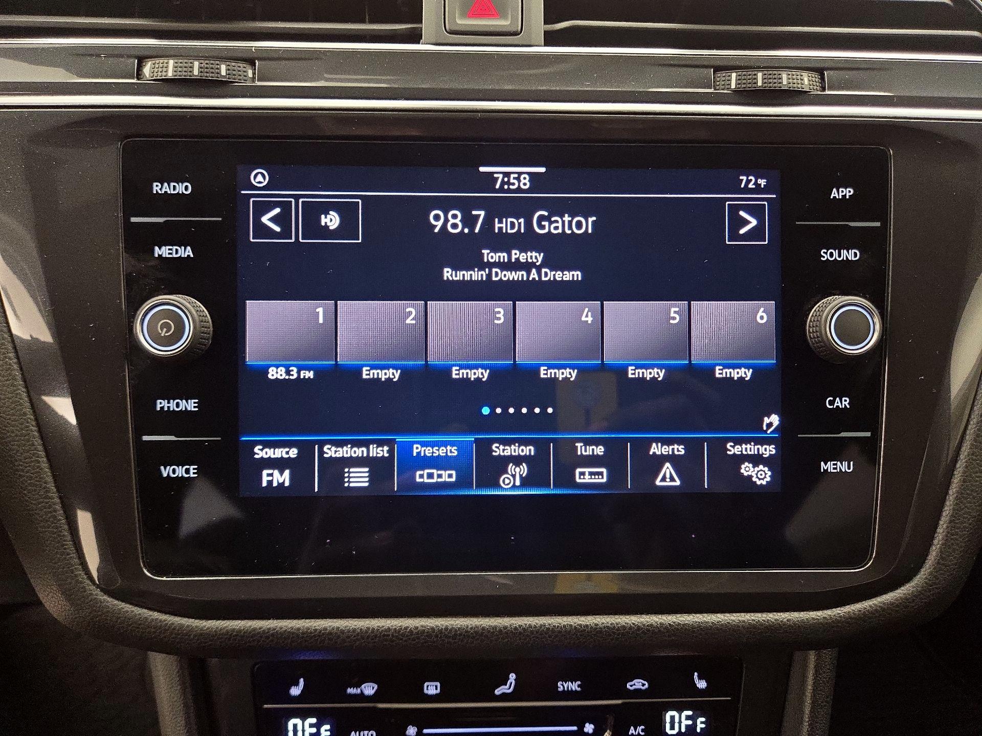 Thumbnail: 2024 Volkswagen Tiguan - 15