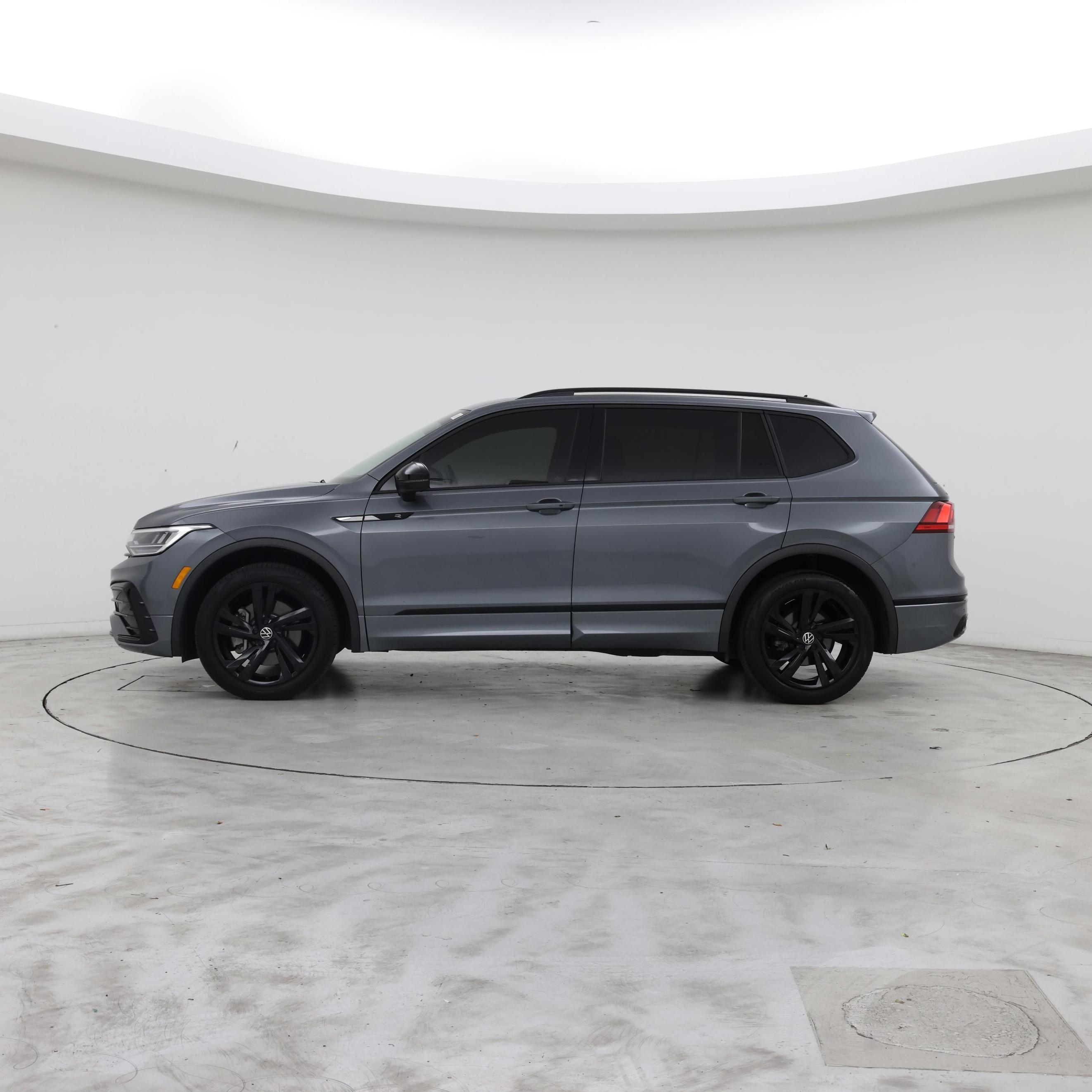 Thumbnail: 2024 Volkswagen Tiguan - 3