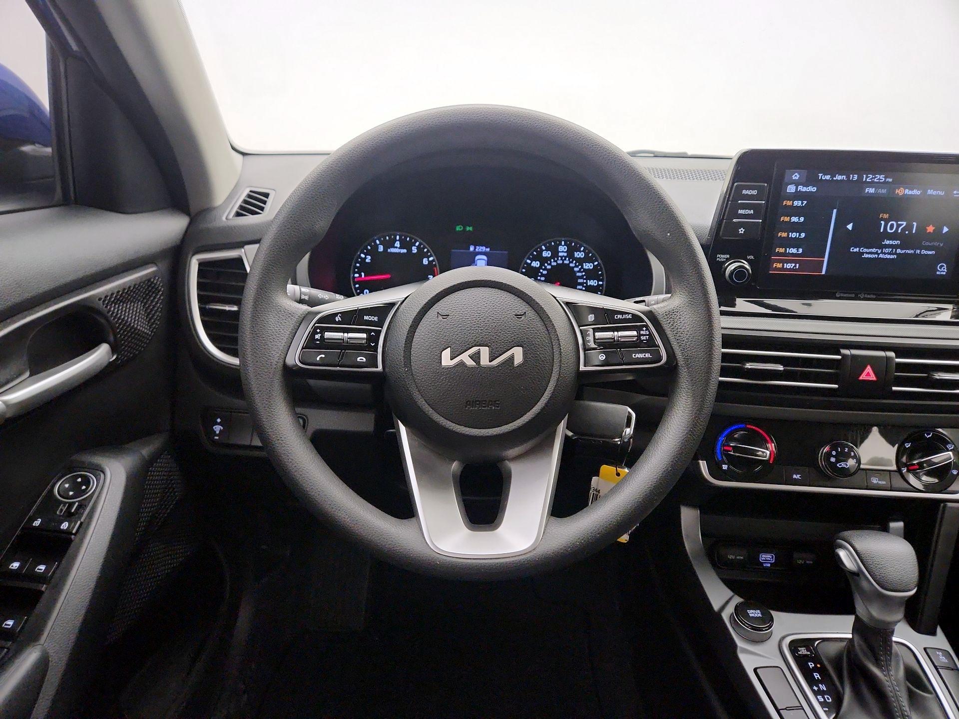 Thumbnail: 2023 Kia Seltos - 10