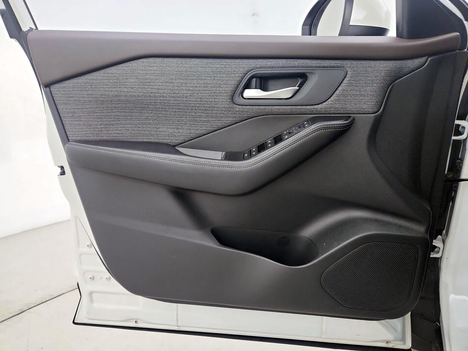 Thumbnail: 2023 Nissan Rogue - 12