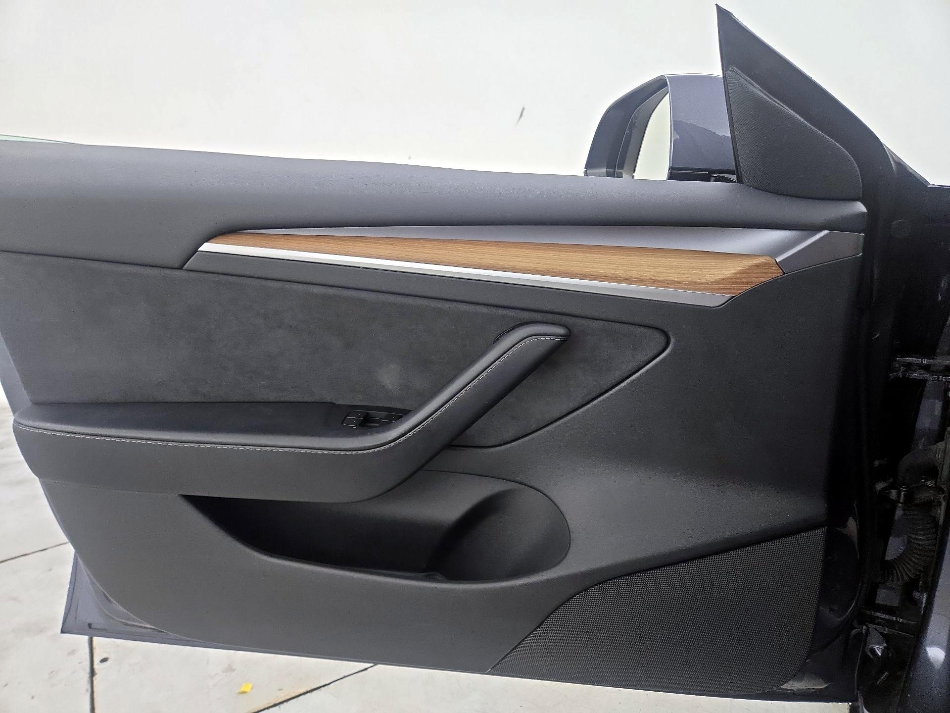 Thumbnail: 2023 Tesla Model 3 - 12