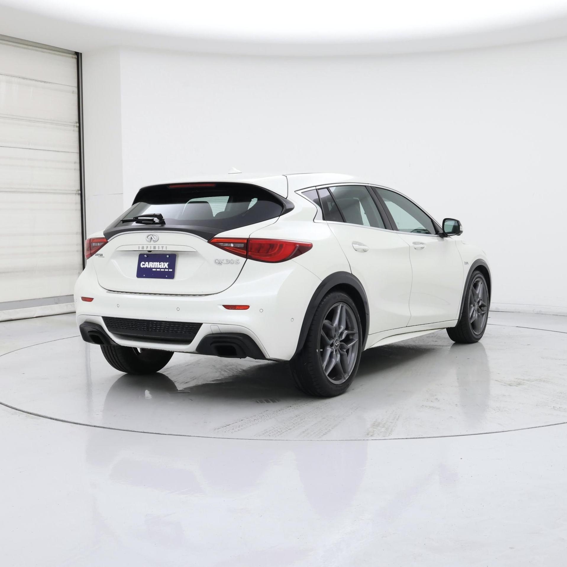 Thumbnail: 2018 INFINITI QX30 - 8