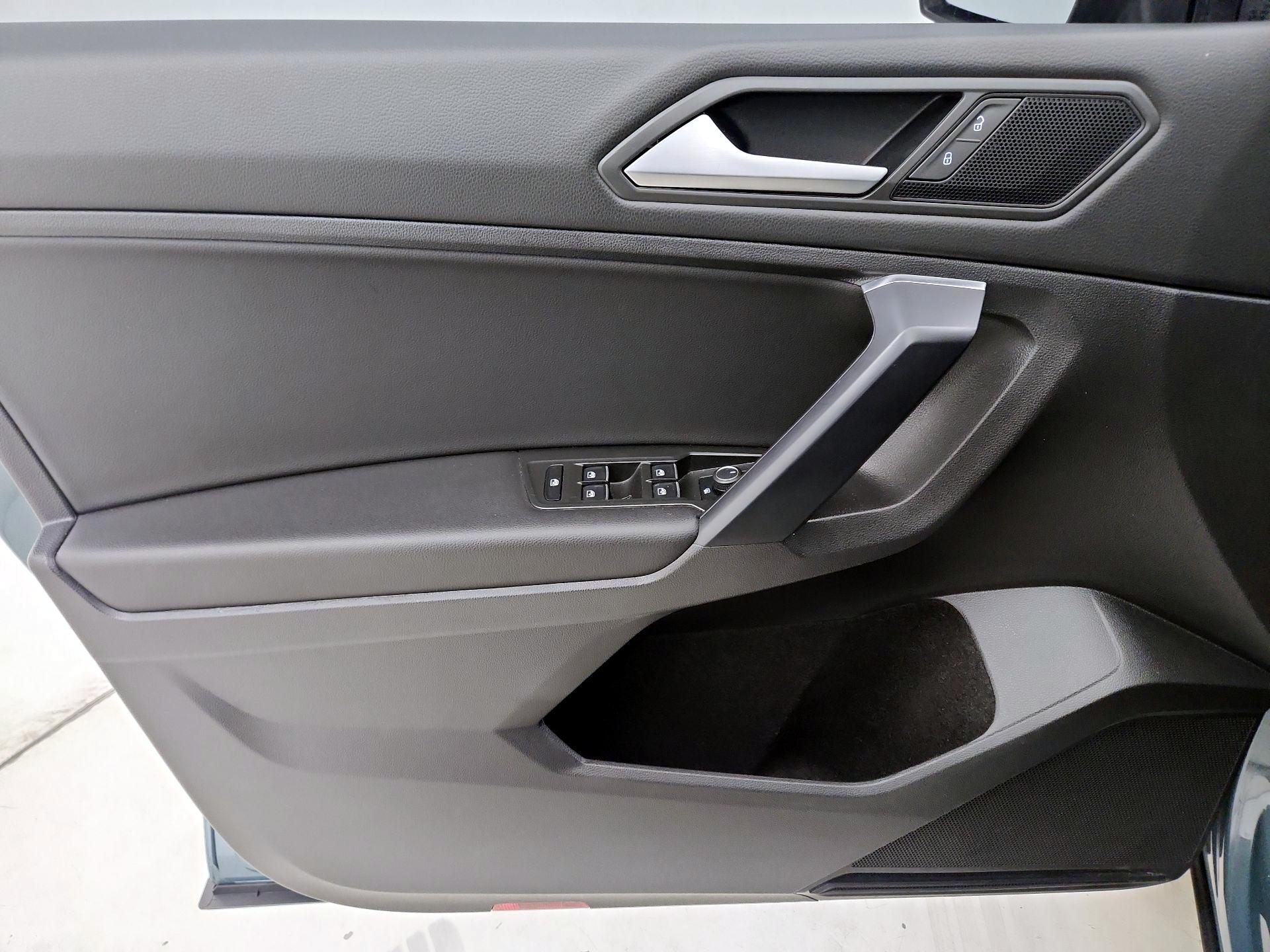 Thumbnail: 2021 Volkswagen Tiguan - 12