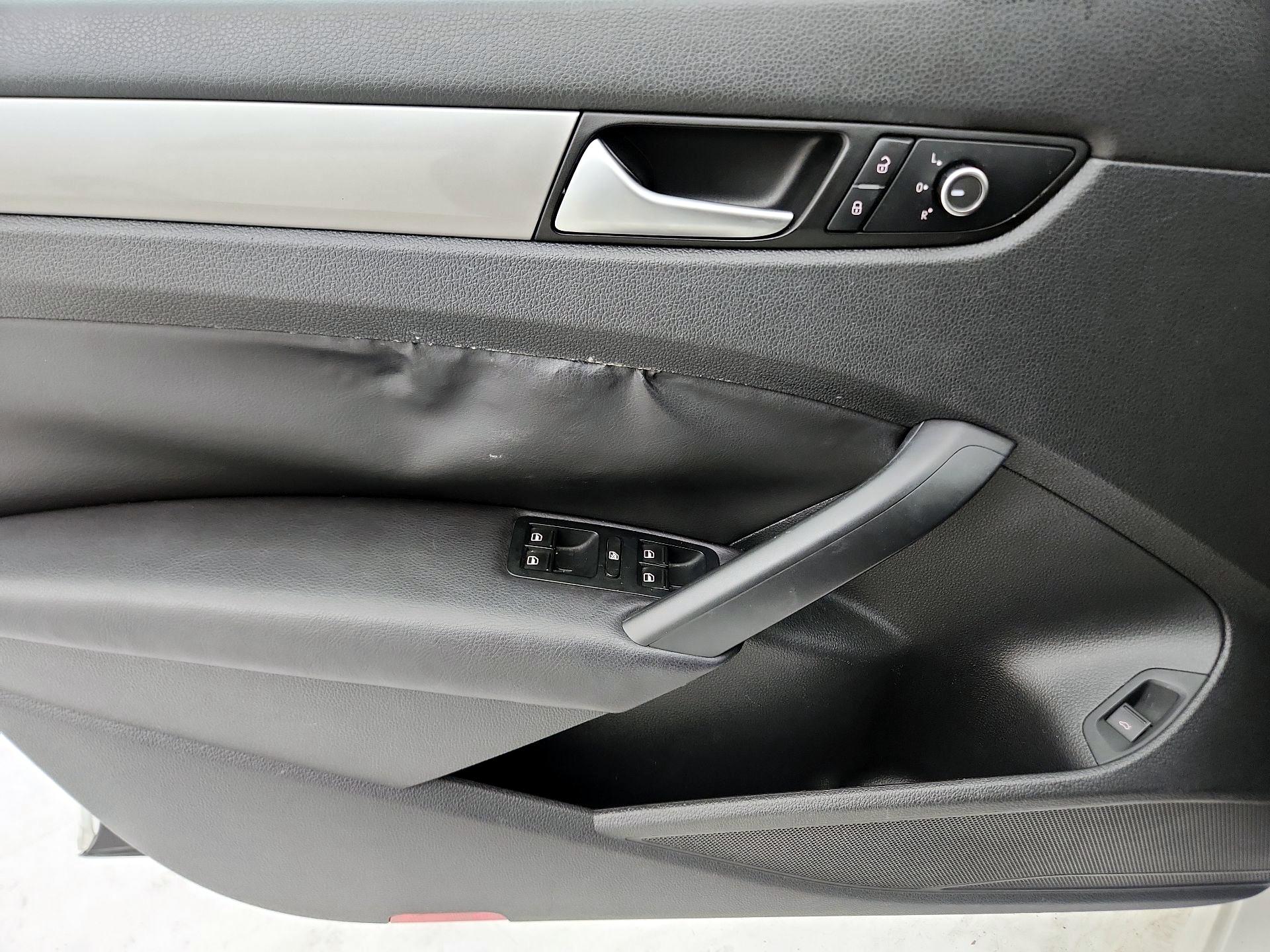 Thumbnail: 2015 Volkswagen Passat - 12