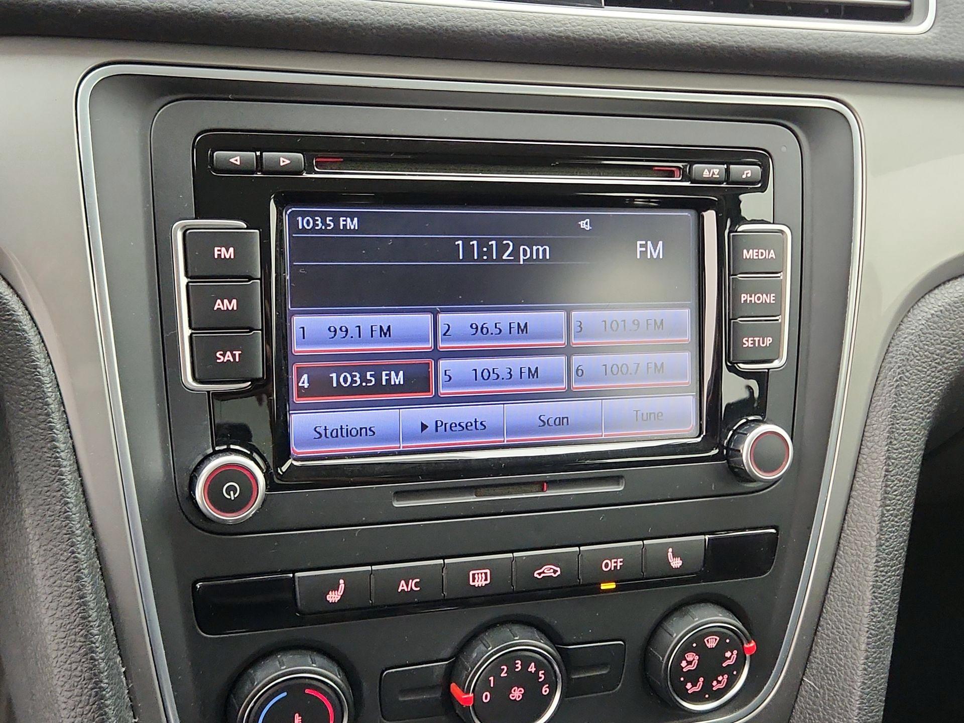 Thumbnail: 2015 Volkswagen Passat - 15