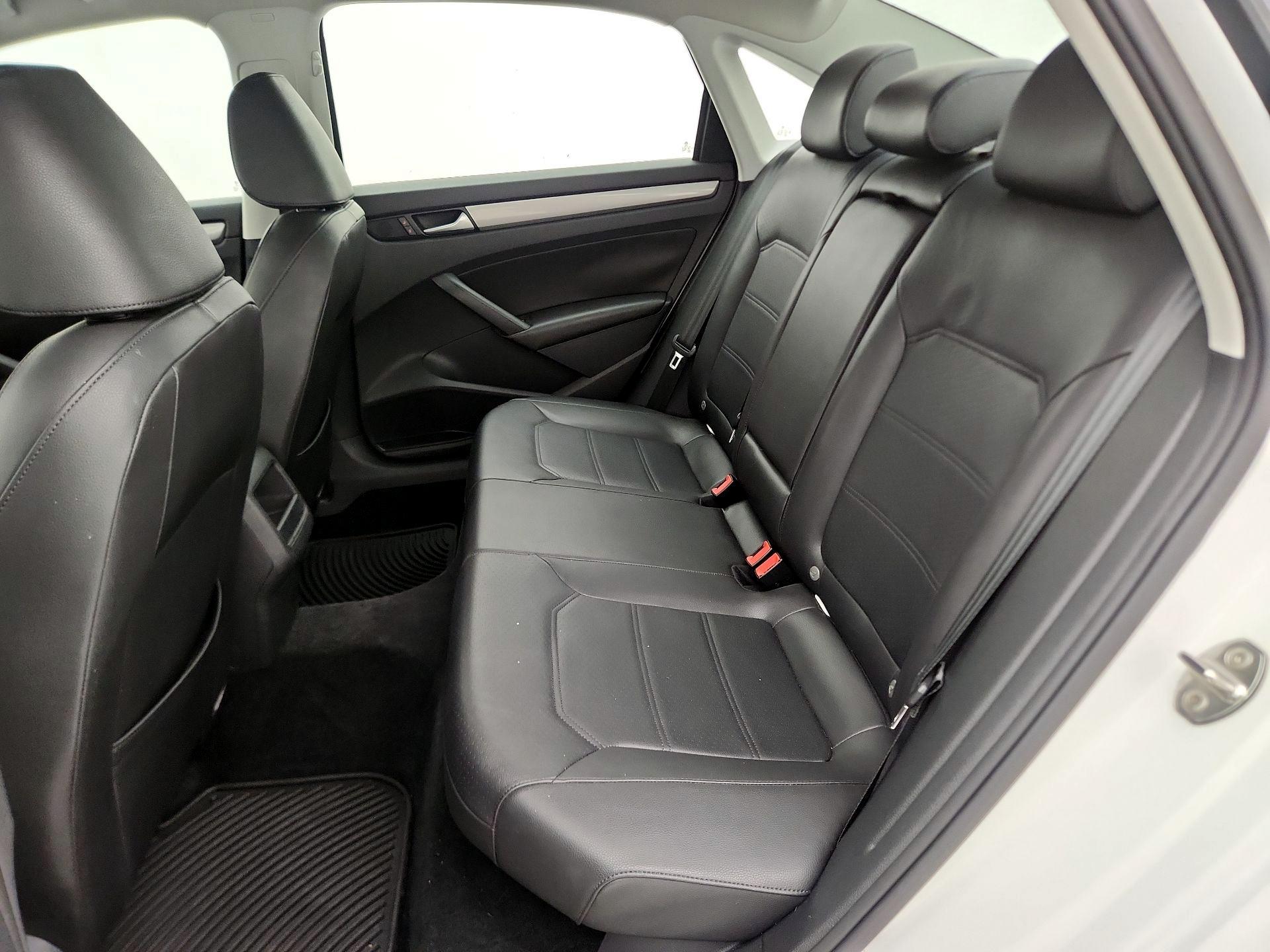 Thumbnail: 2015 Volkswagen Passat - 19