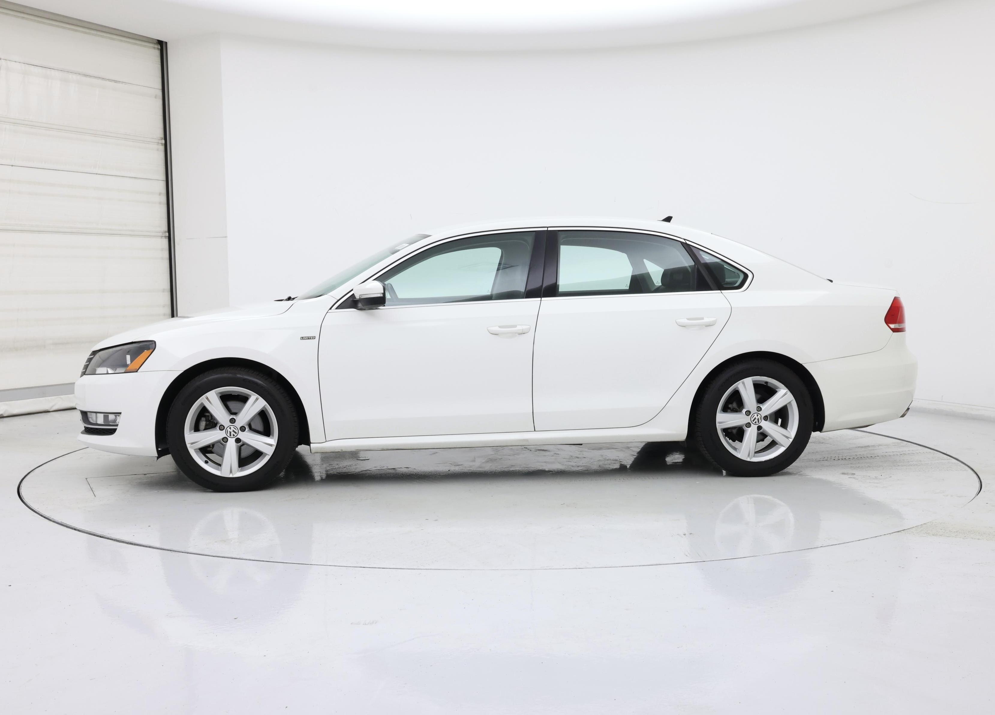 Thumbnail: 2015 Volkswagen Passat - 3