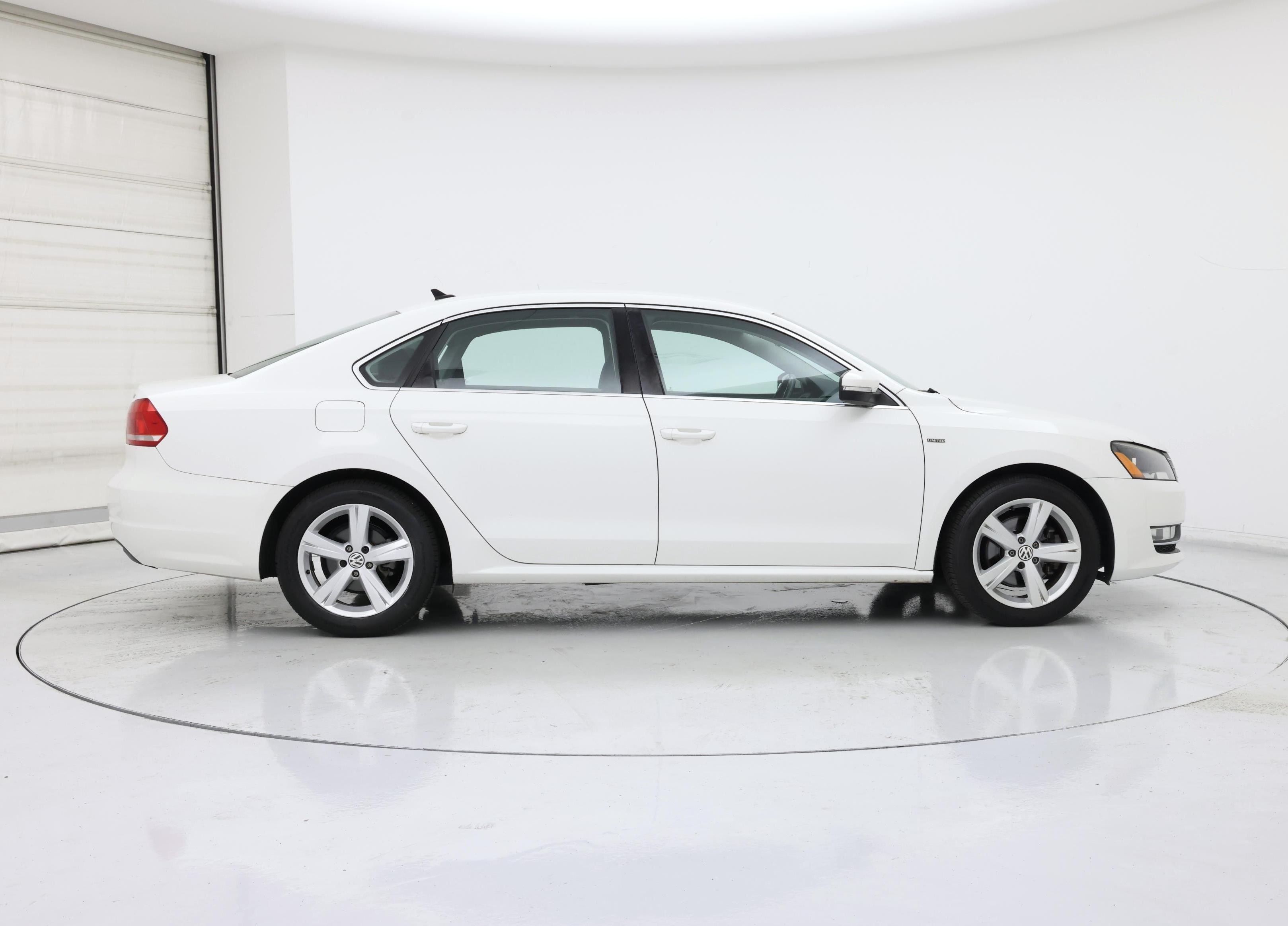 Thumbnail: 2015 Volkswagen Passat - 7