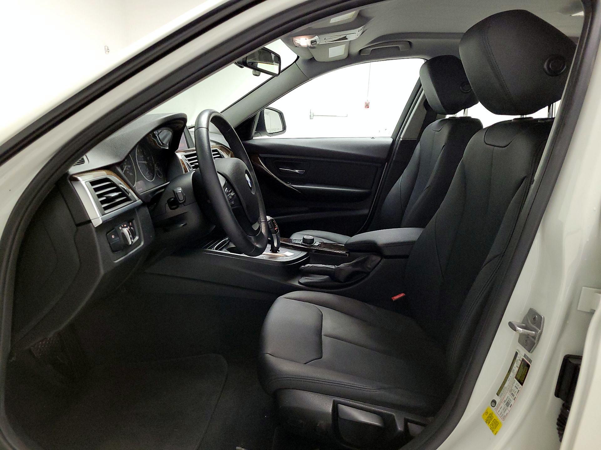 Thumbnail: 2016 BMW 3 Series - 11