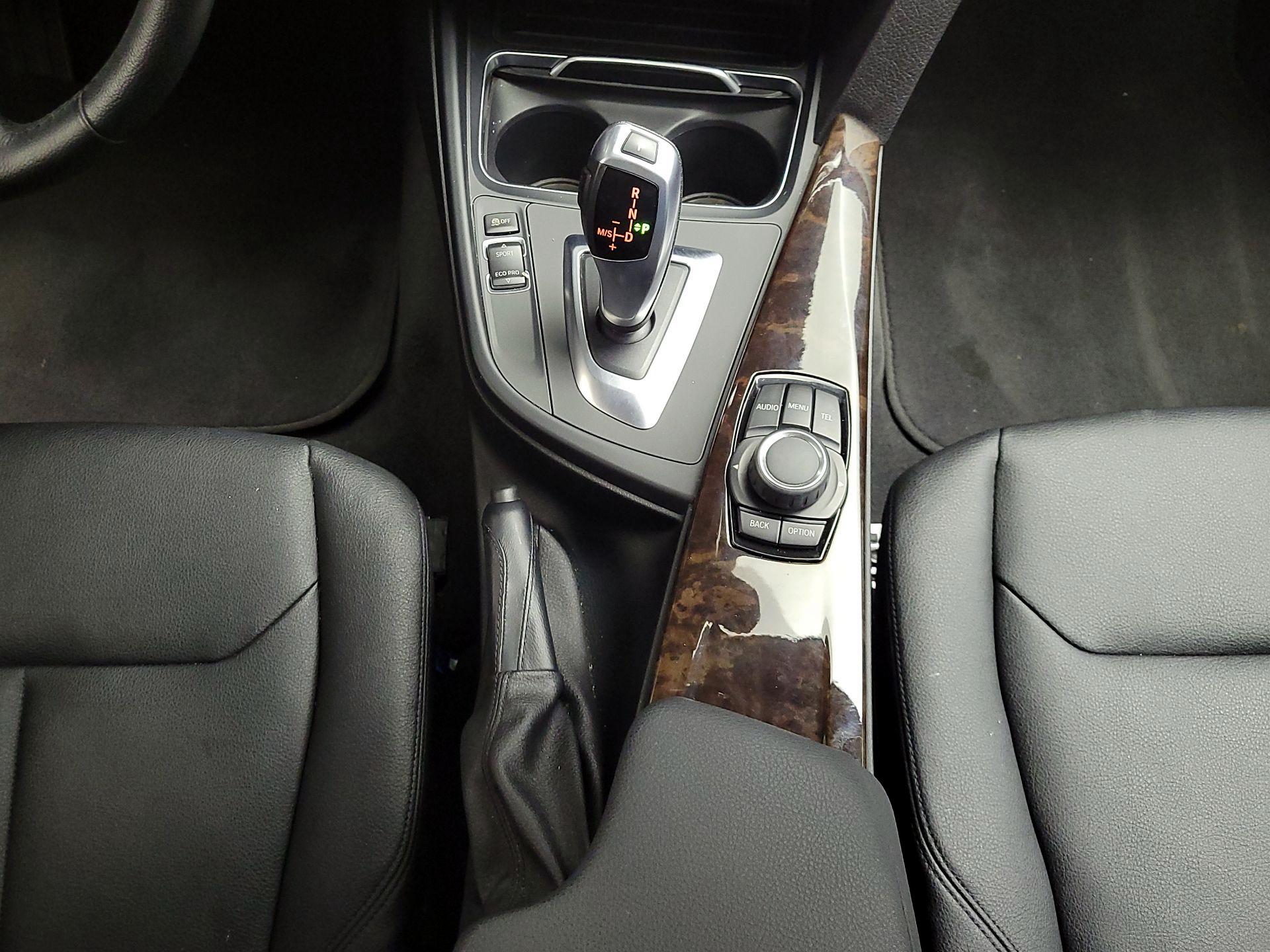 Thumbnail: 2016 BMW 3 Series - 16