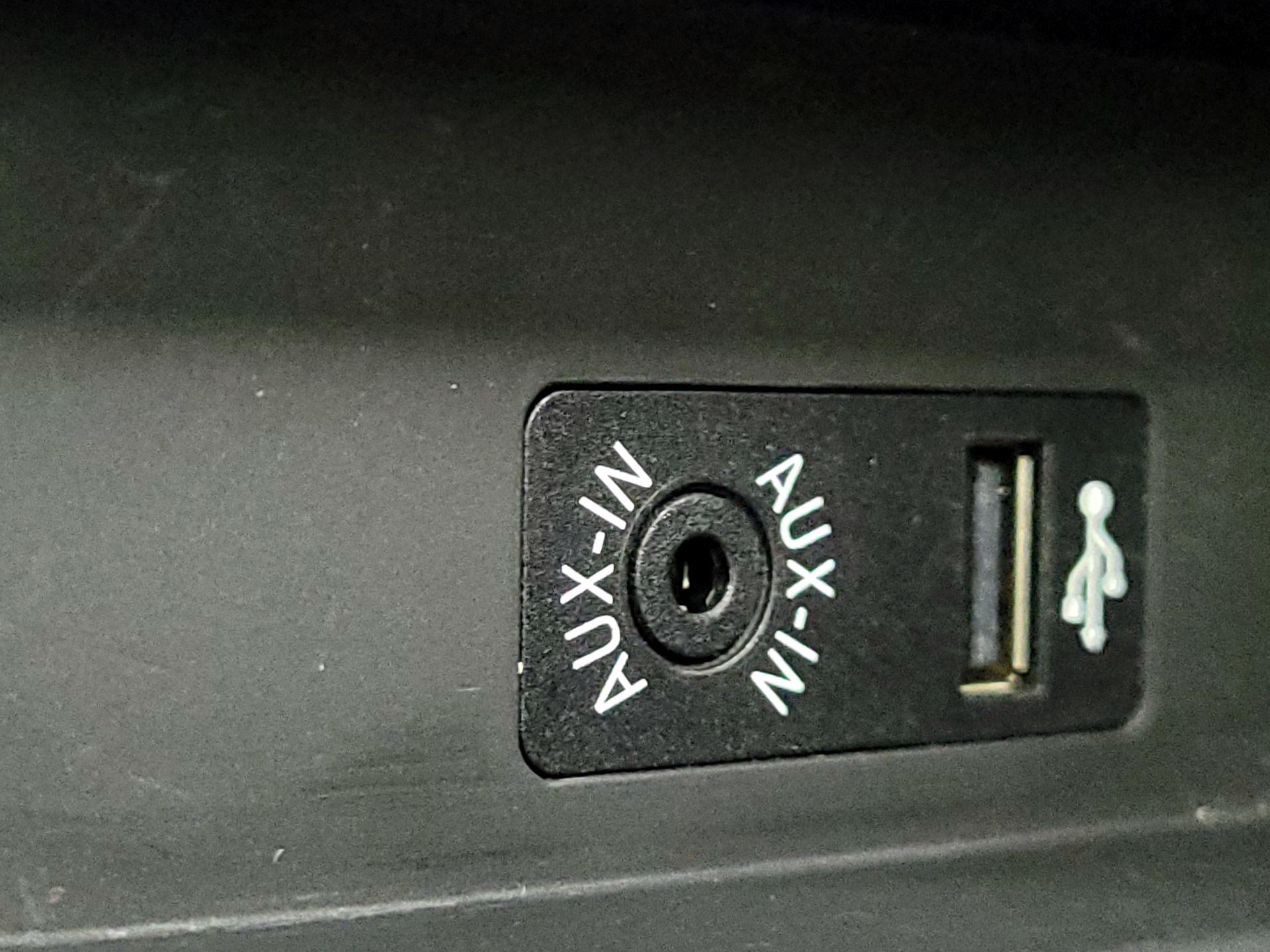 Thumbnail: 2016 BMW 3 Series - 17