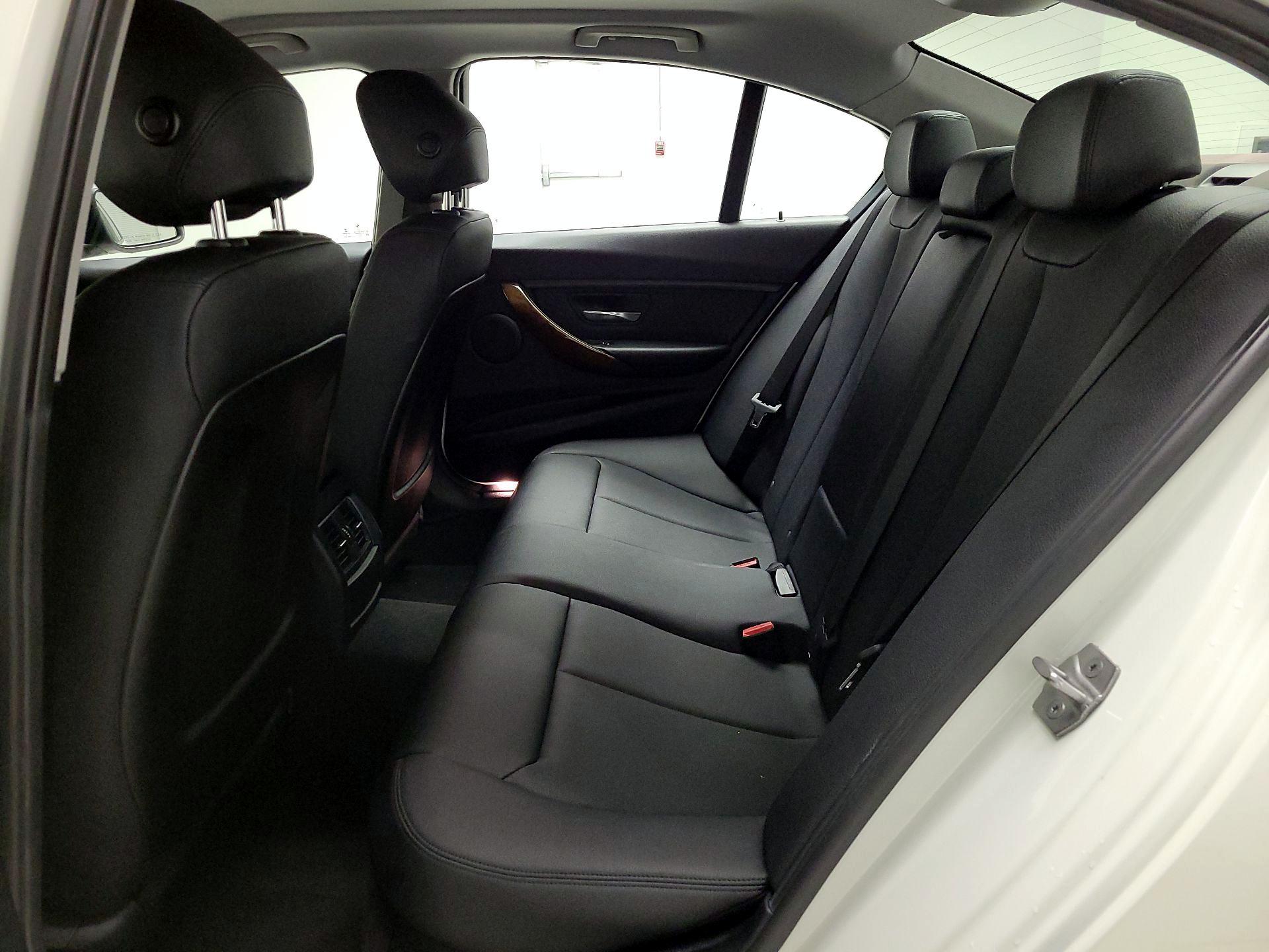 Thumbnail: 2016 BMW 3 Series - 18