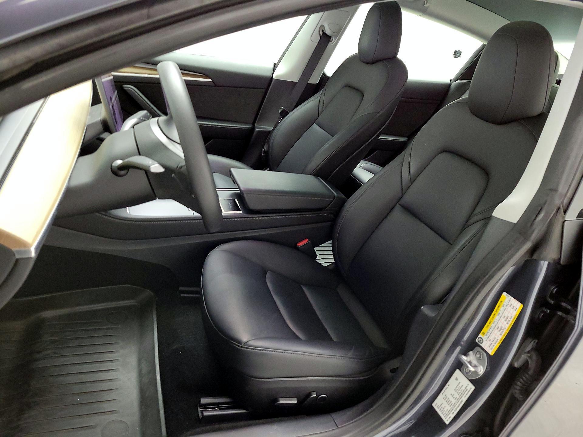 Thumbnail: 2022 Tesla Model 3 - 11