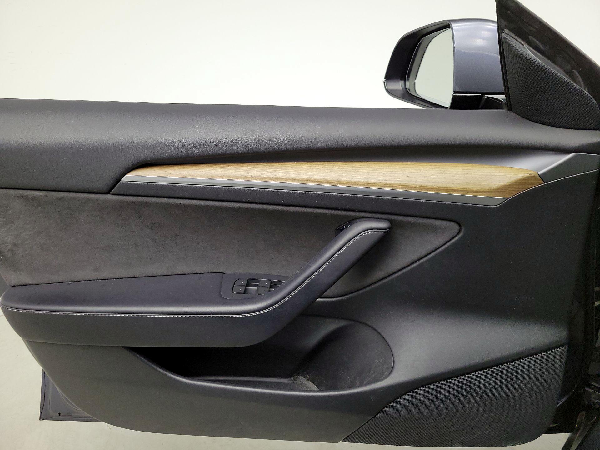 Thumbnail: 2022 Tesla Model 3 - 12