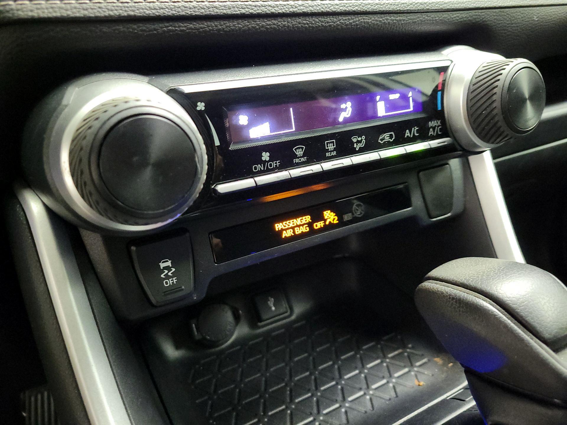 Thumbnail: 2021 Toyota RAV4 - 16