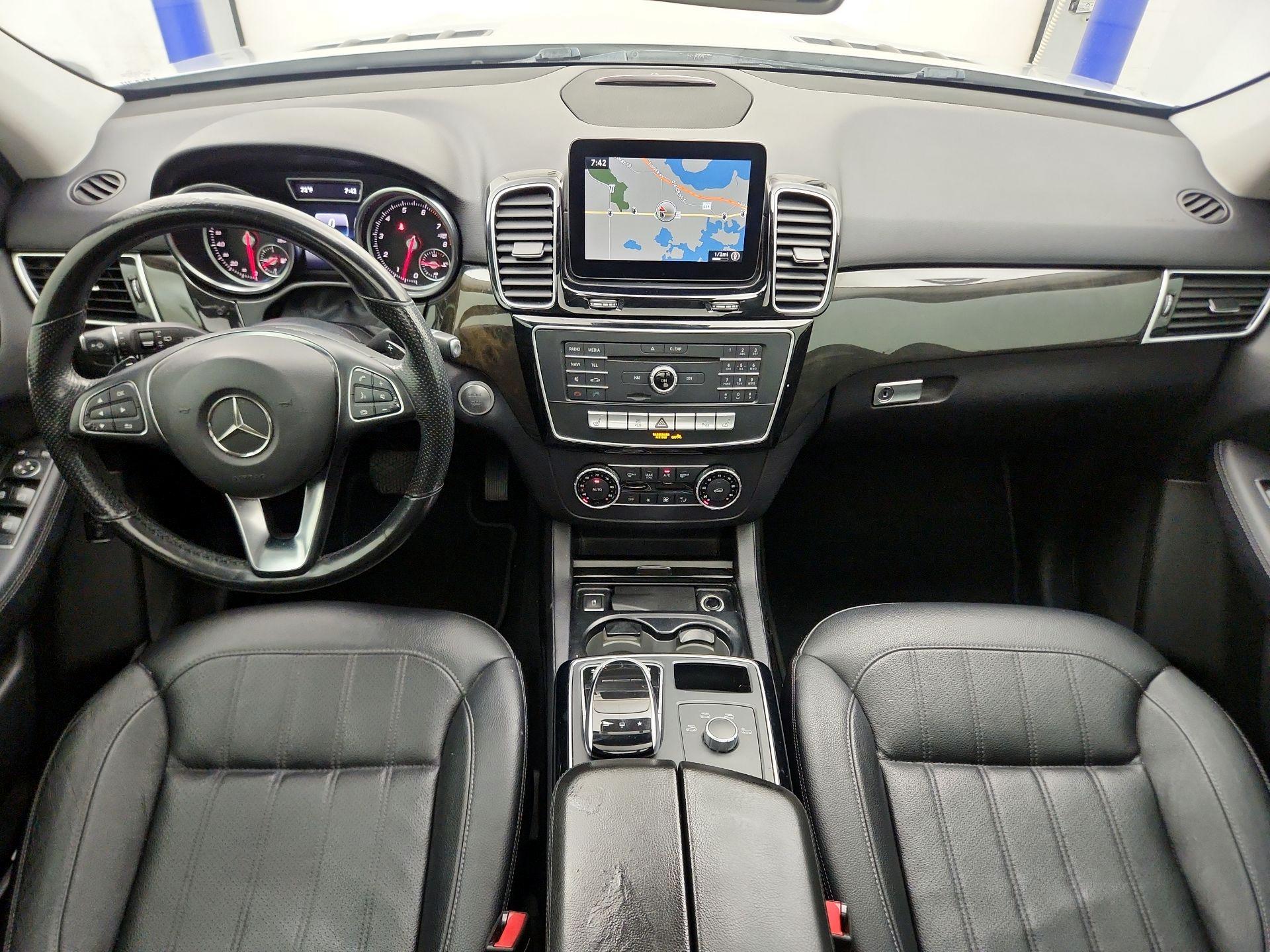 Thumbnail: 2016 Mercedes-Benz GLE - 9