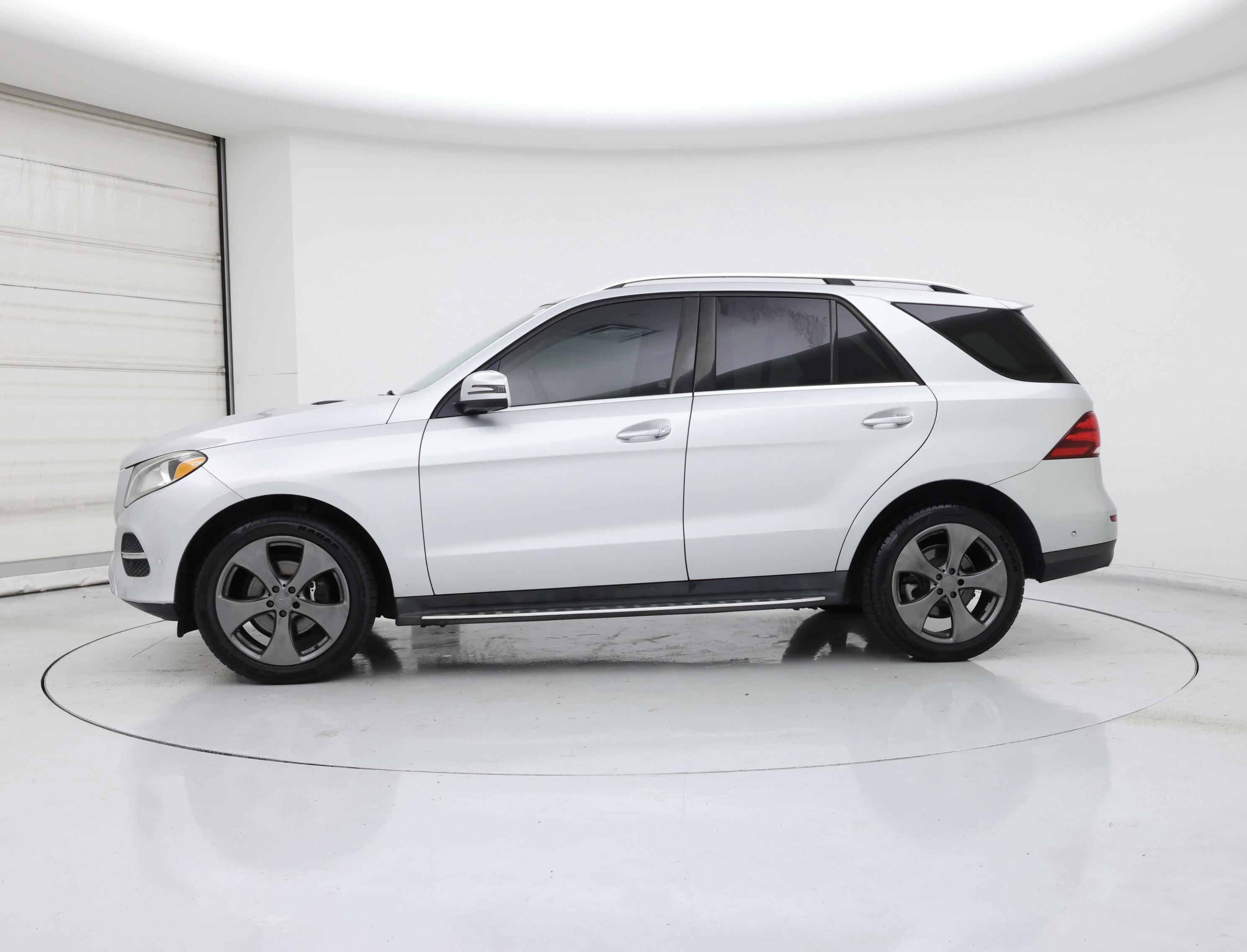 Thumbnail: 2016 Mercedes-Benz GLE - 3