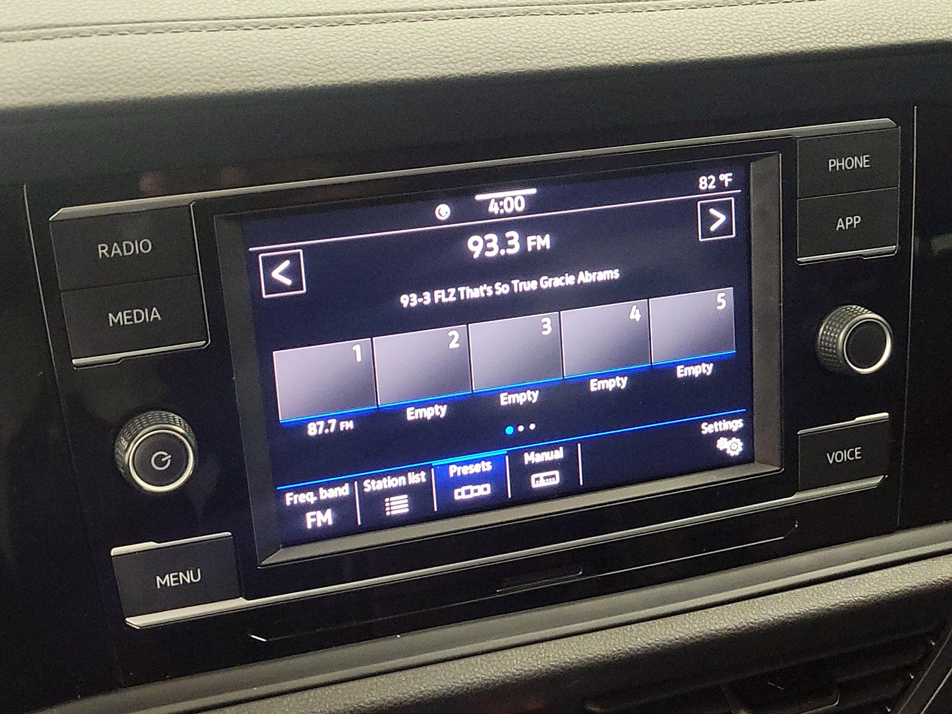 Thumbnail: 2022 Volkswagen Jetta - 15