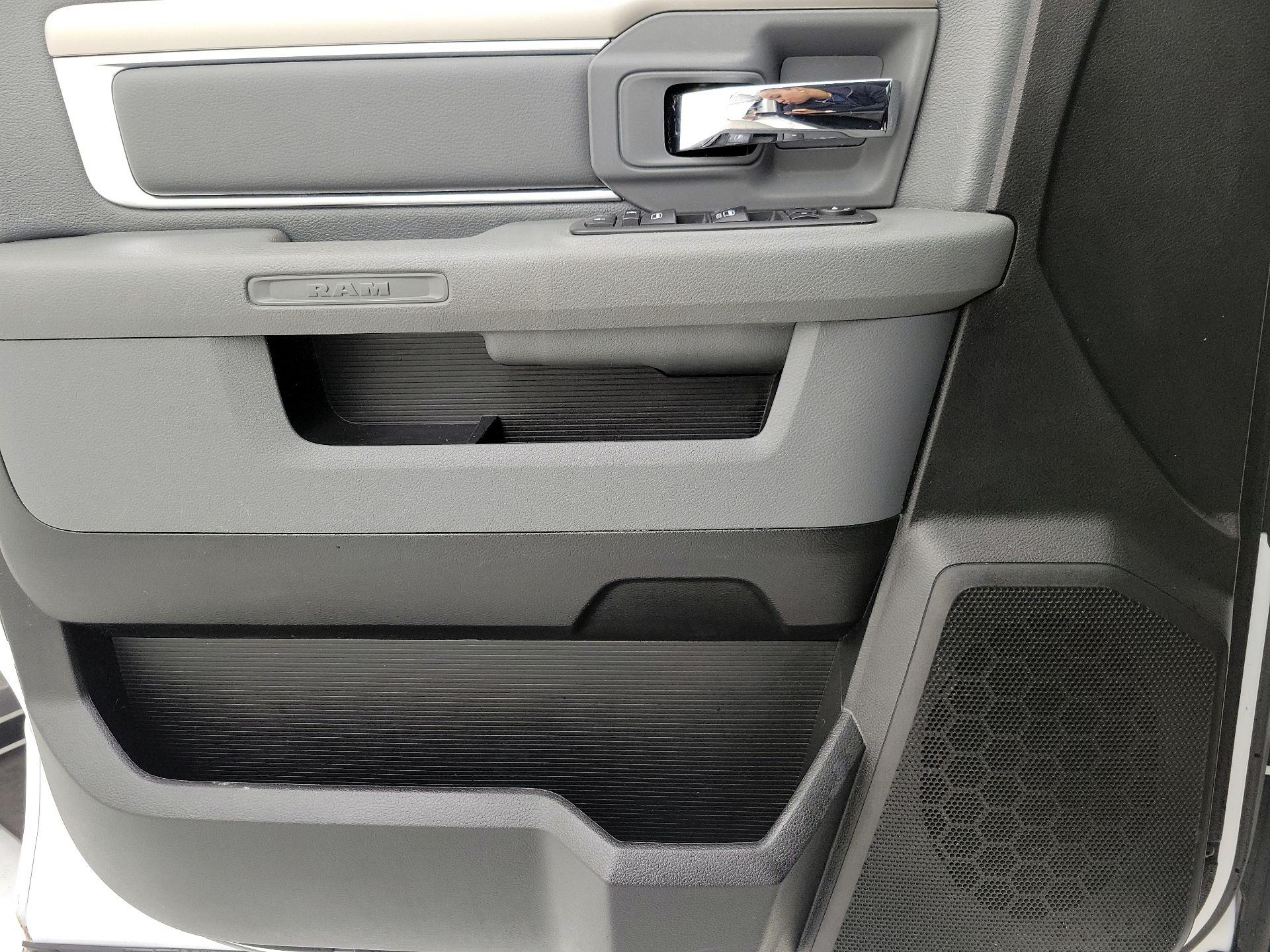 Thumbnail: 2020 RAM 1500 Classic - 12