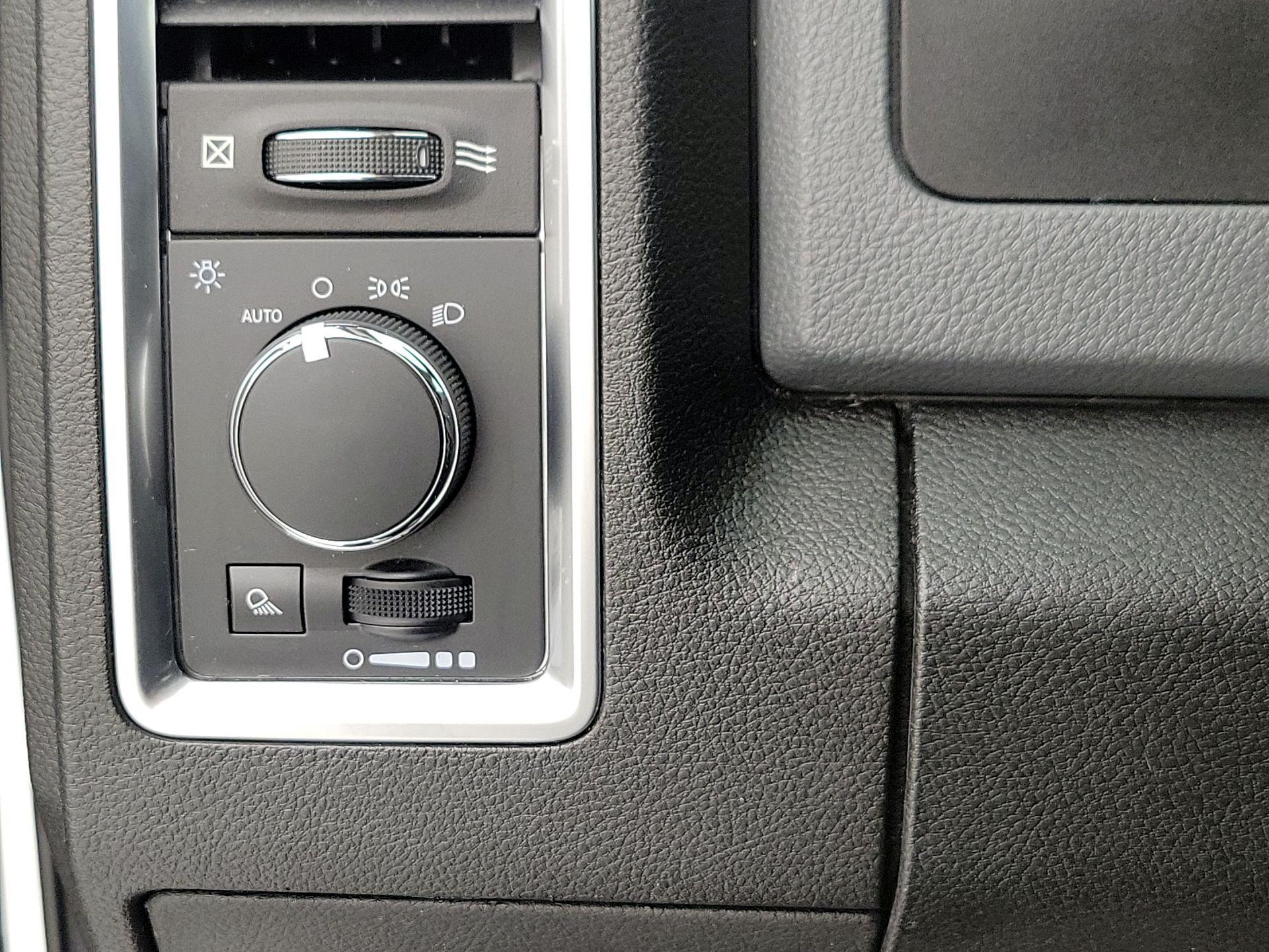 Thumbnail: 2020 RAM 1500 Classic - 13