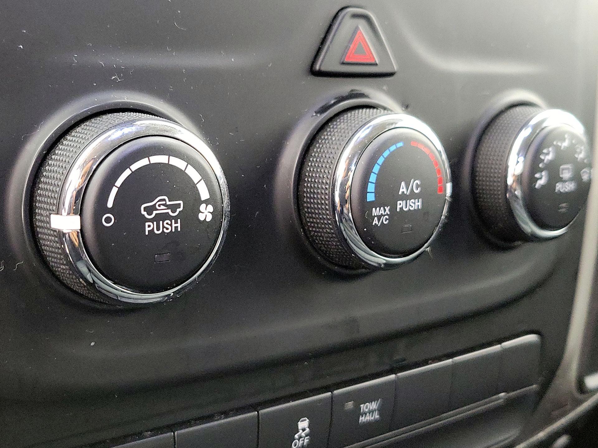 Thumbnail: 2020 RAM 1500 Classic - 16