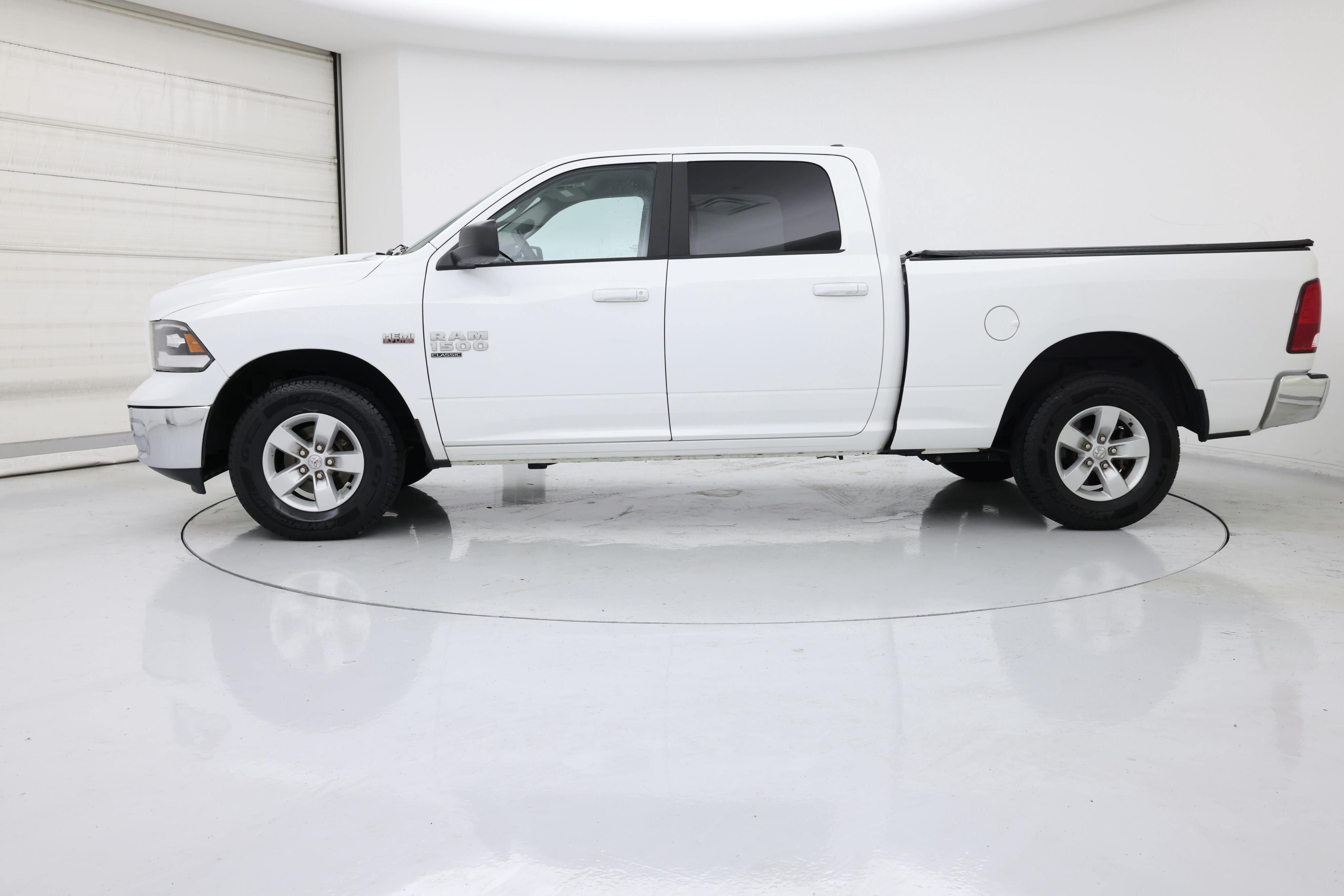 Thumbnail: 2020 RAM 1500 Classic - 3