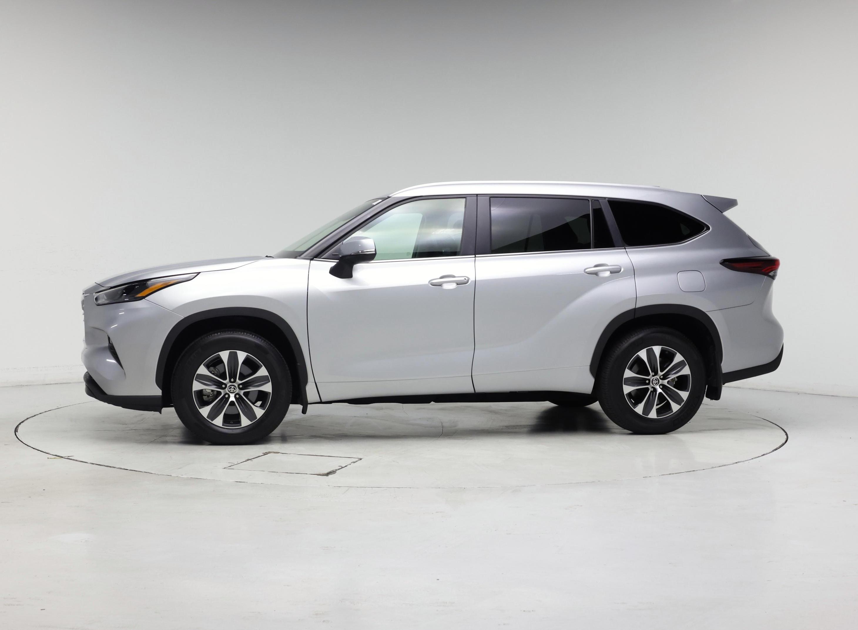 Thumbnail: 2025 Toyota Highlander - 3
