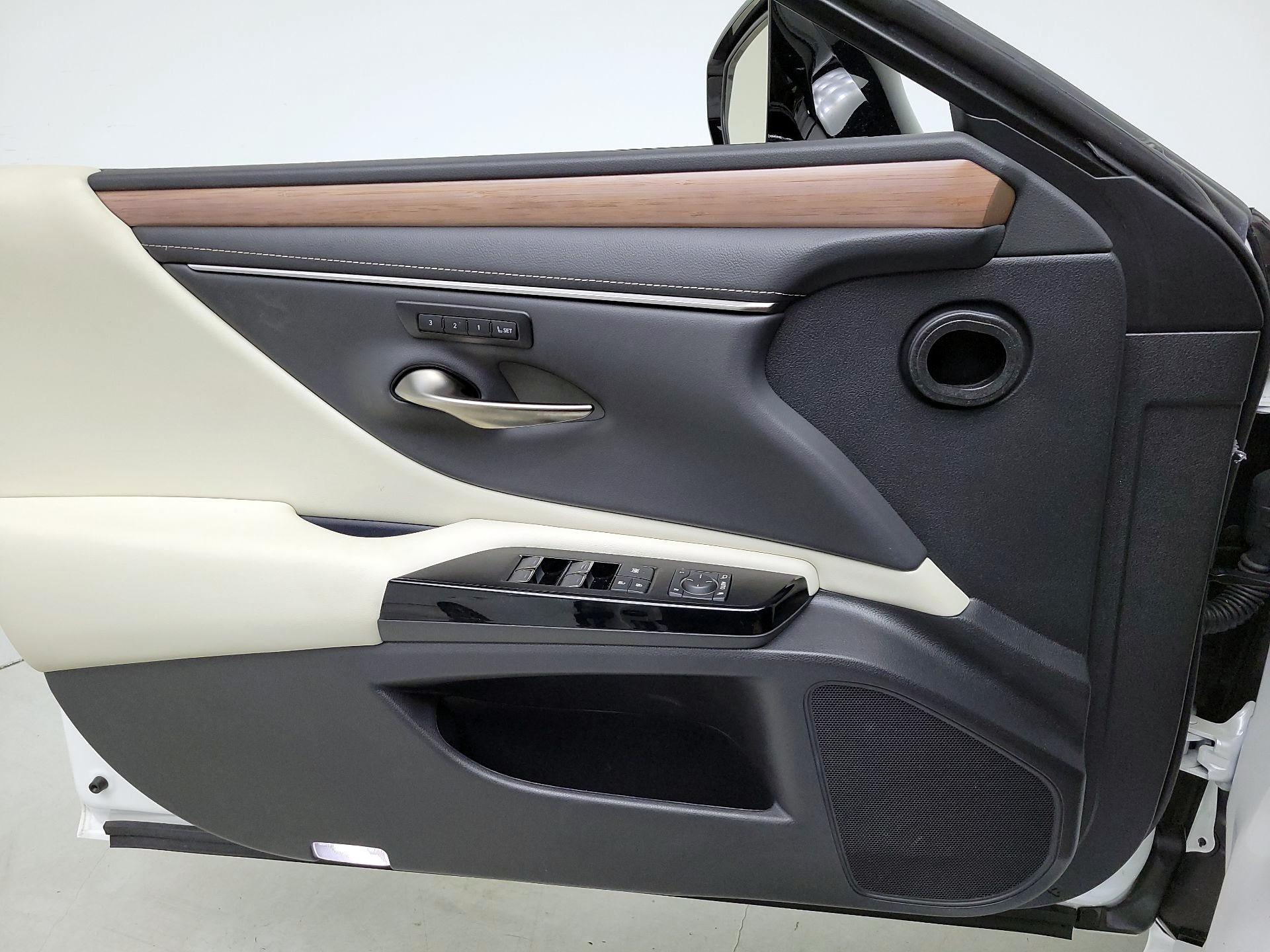 Thumbnail: 2025 Lexus ES - 12