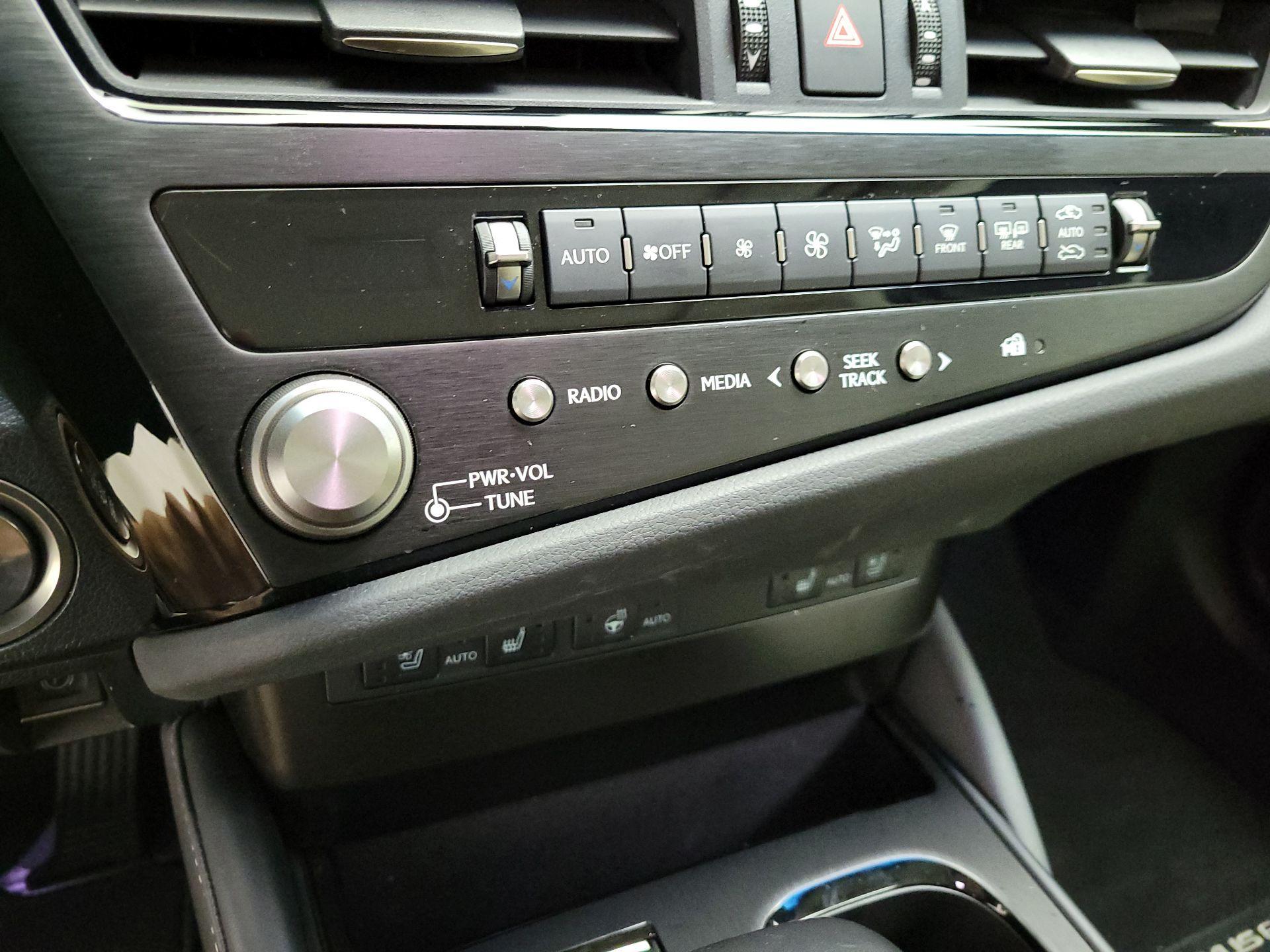 Thumbnail: 2025 Lexus ES - 17