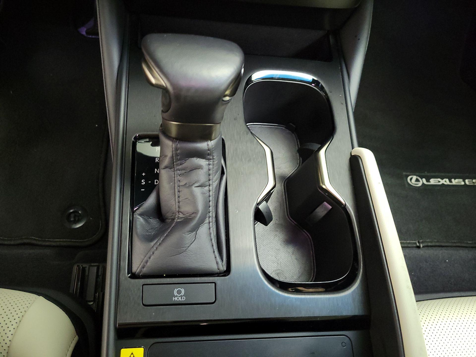 Thumbnail: 2025 Lexus ES - 18