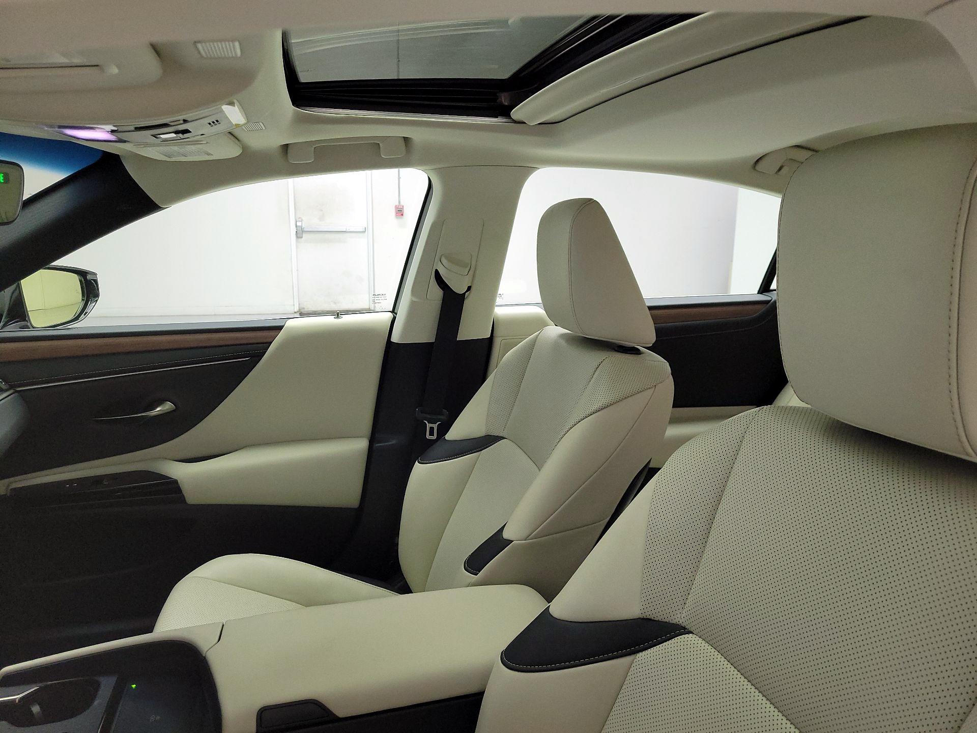 Thumbnail: 2025 Lexus ES - 20