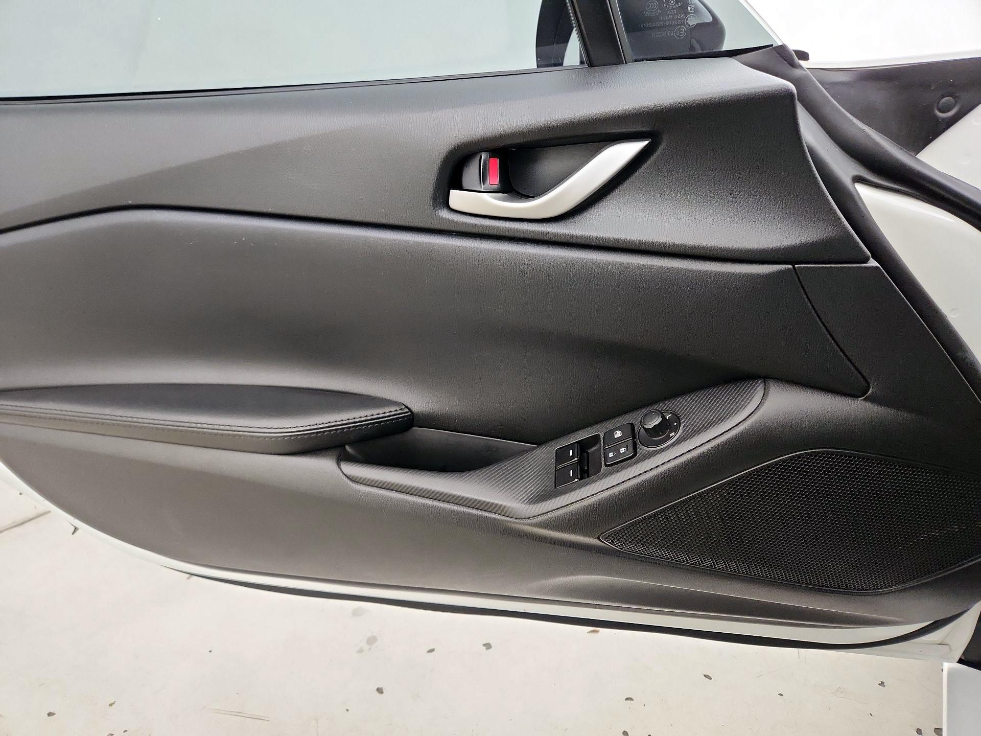 Thumbnail: 2021 Mazda MX-5 Miata - 12