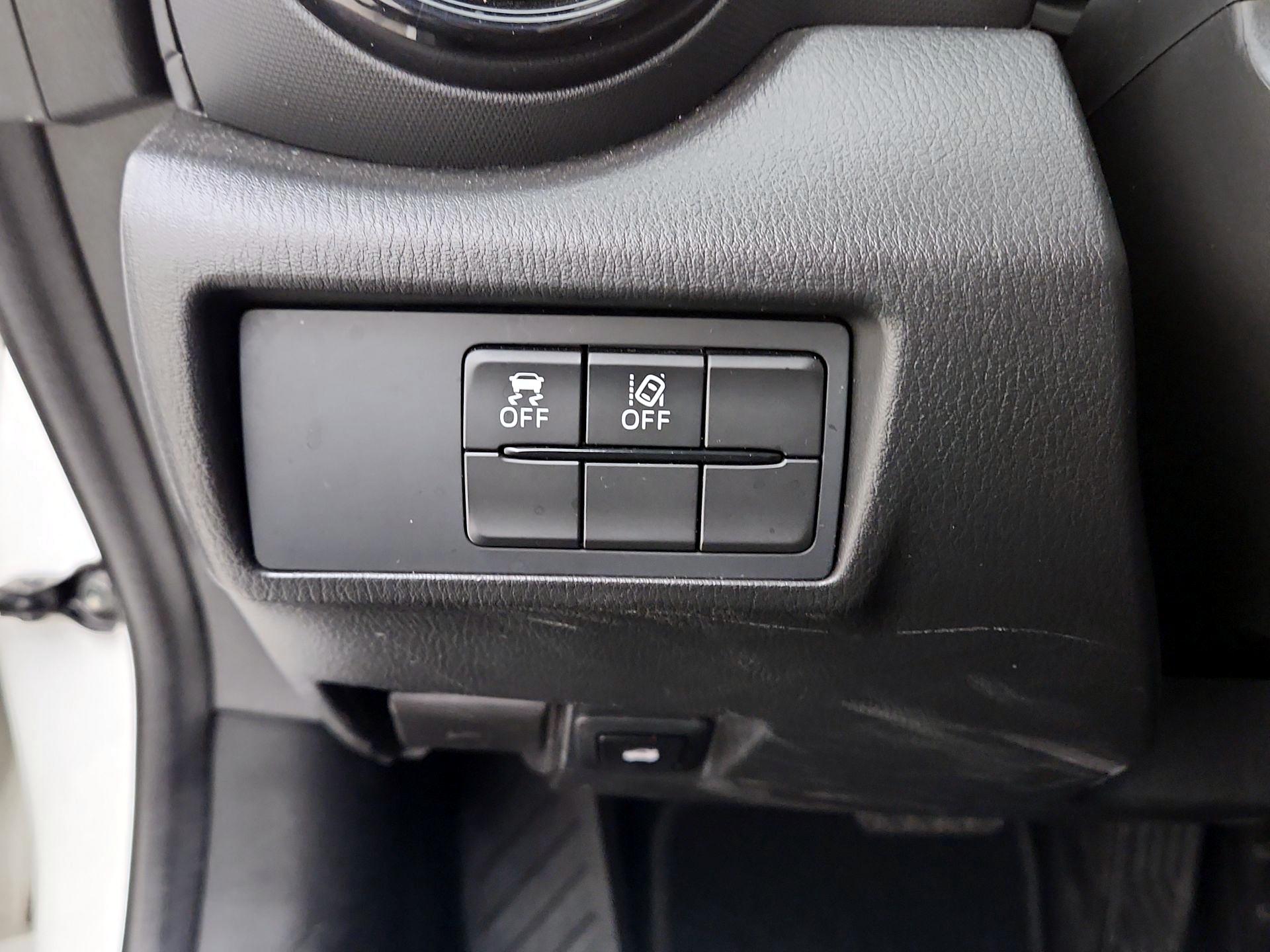 Thumbnail: 2021 Mazda MX-5 Miata - 13