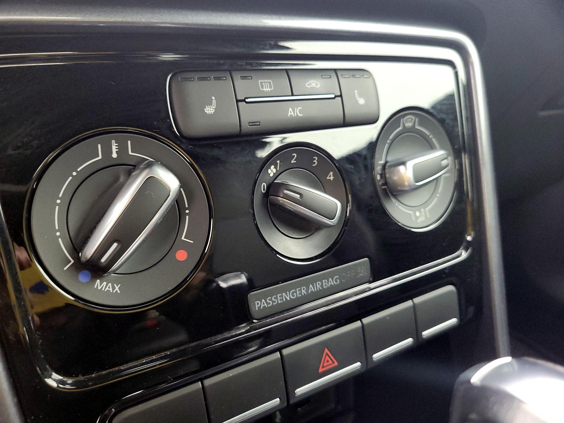 Thumbnail: 2017 Volkswagen Beetle - 14