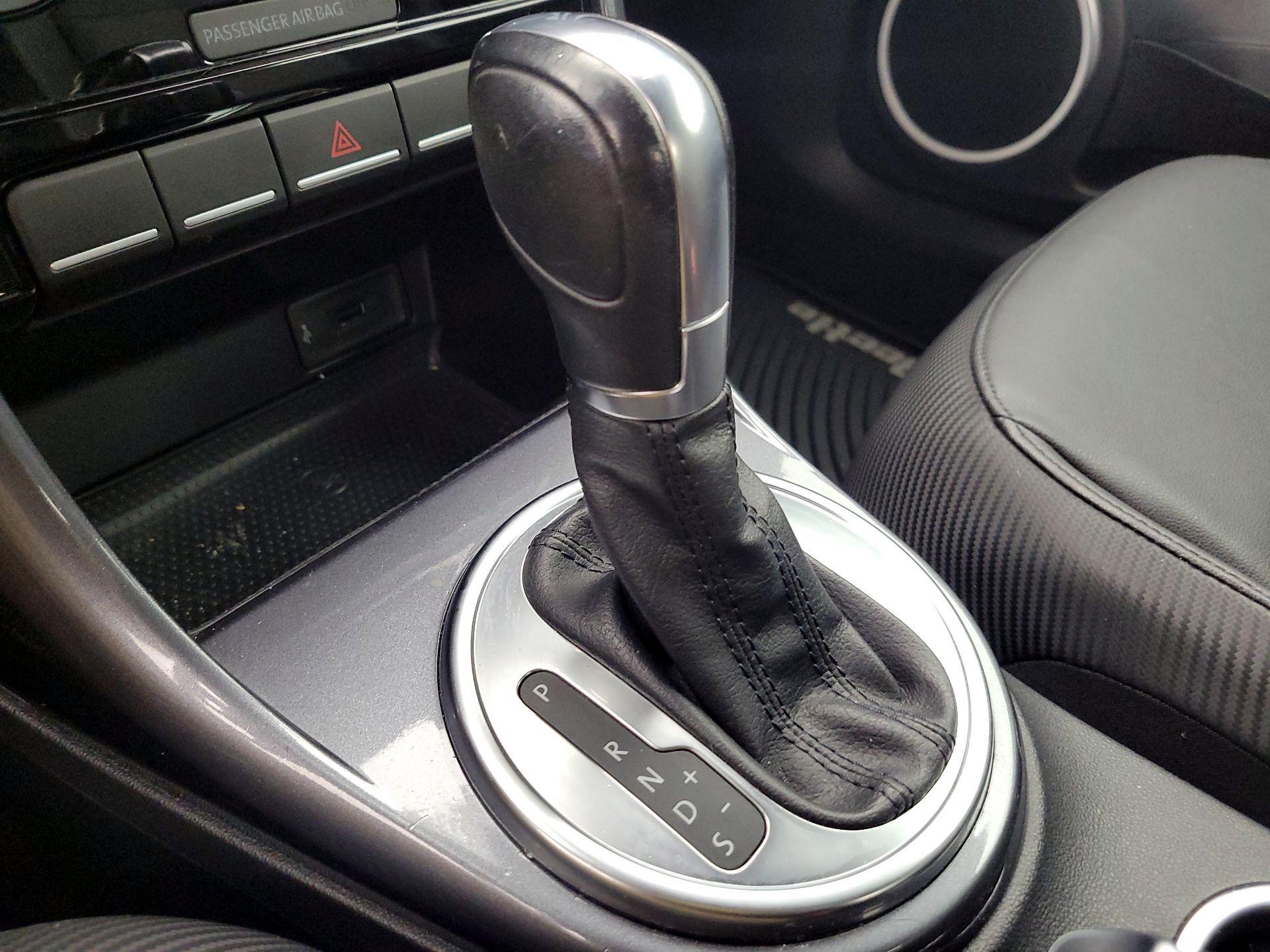 Thumbnail: 2017 Volkswagen Beetle - 15