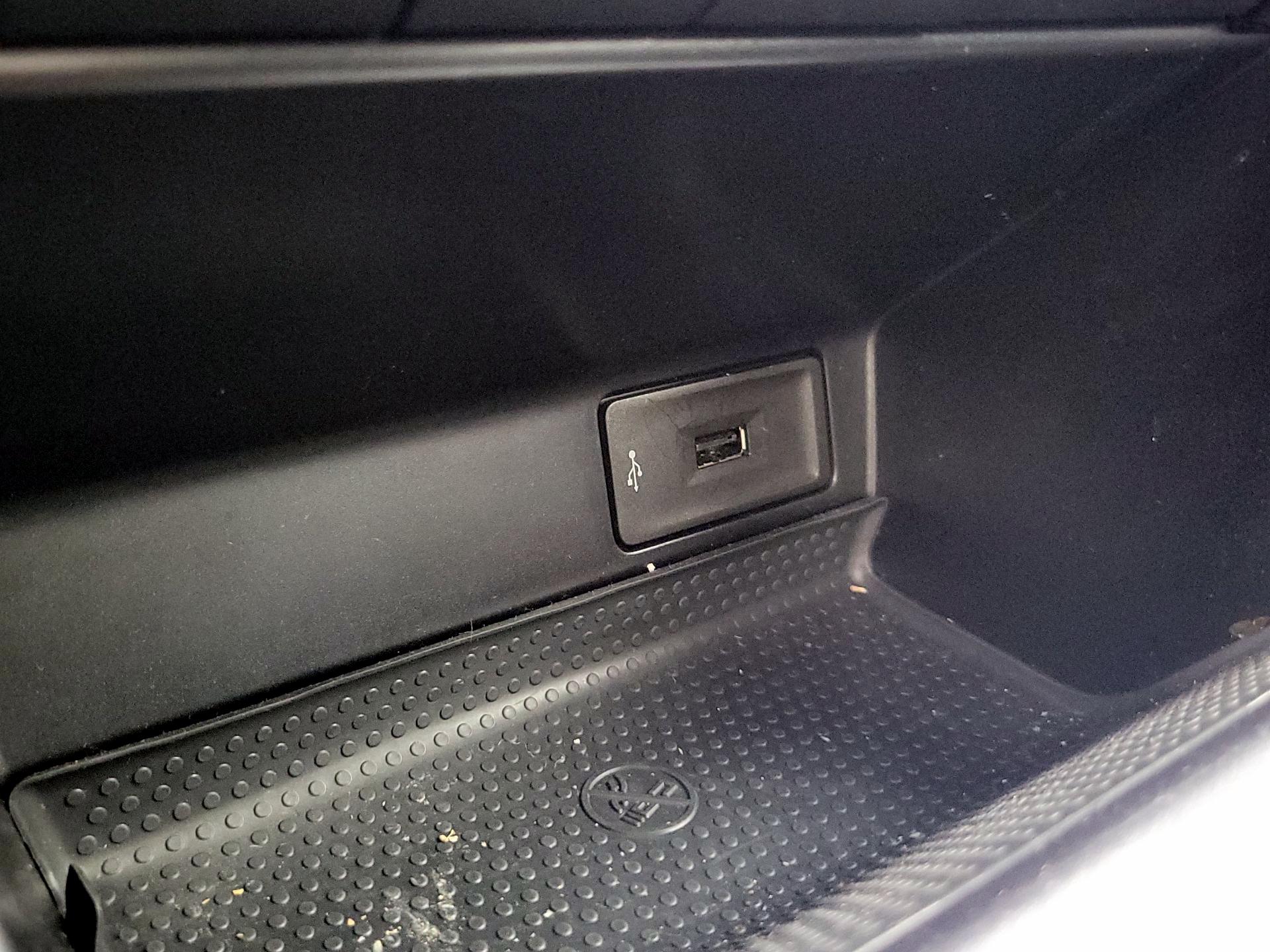 Thumbnail: 2017 Volkswagen Beetle - 16