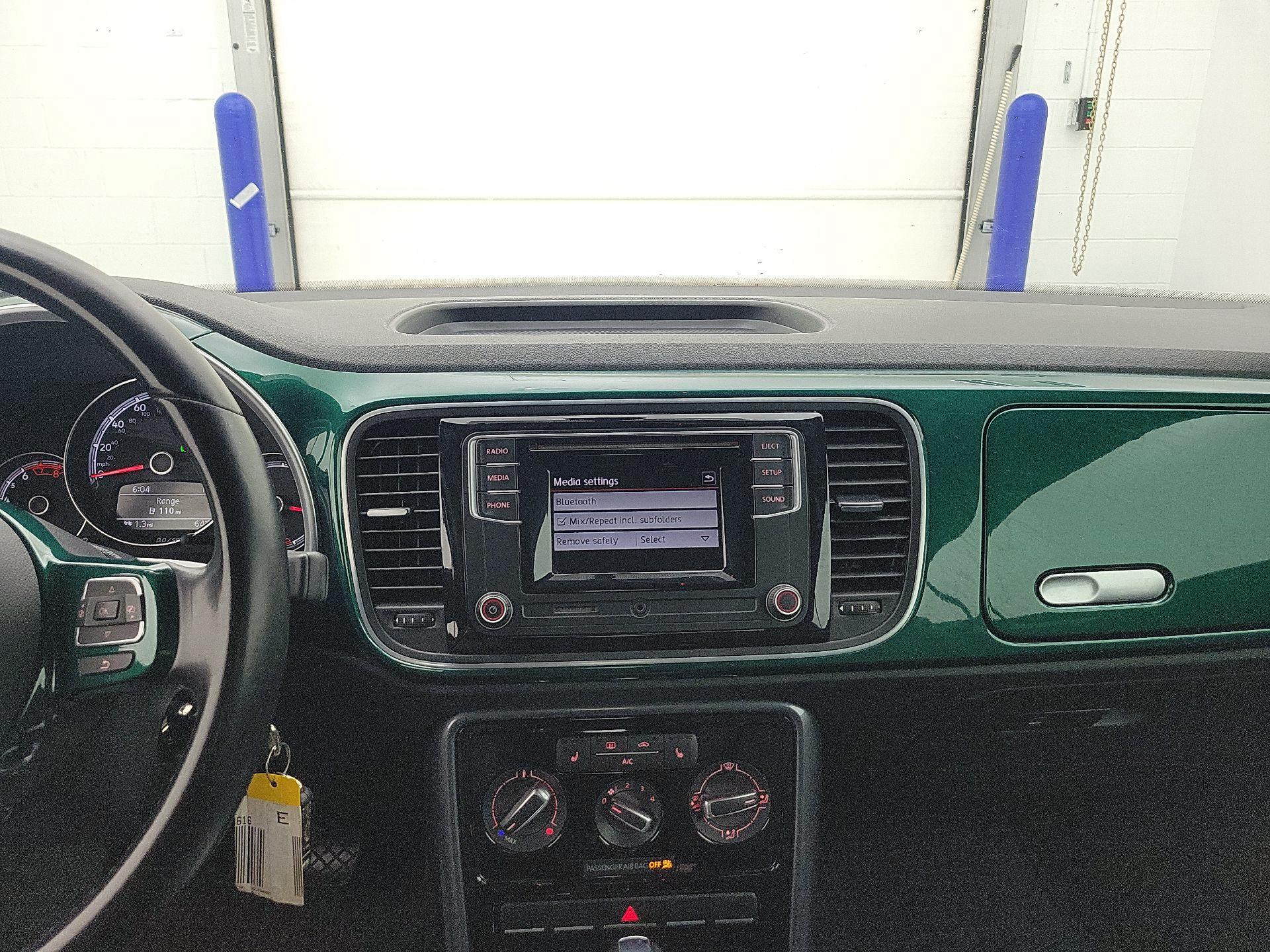 Thumbnail: 2017 Volkswagen Beetle - 8