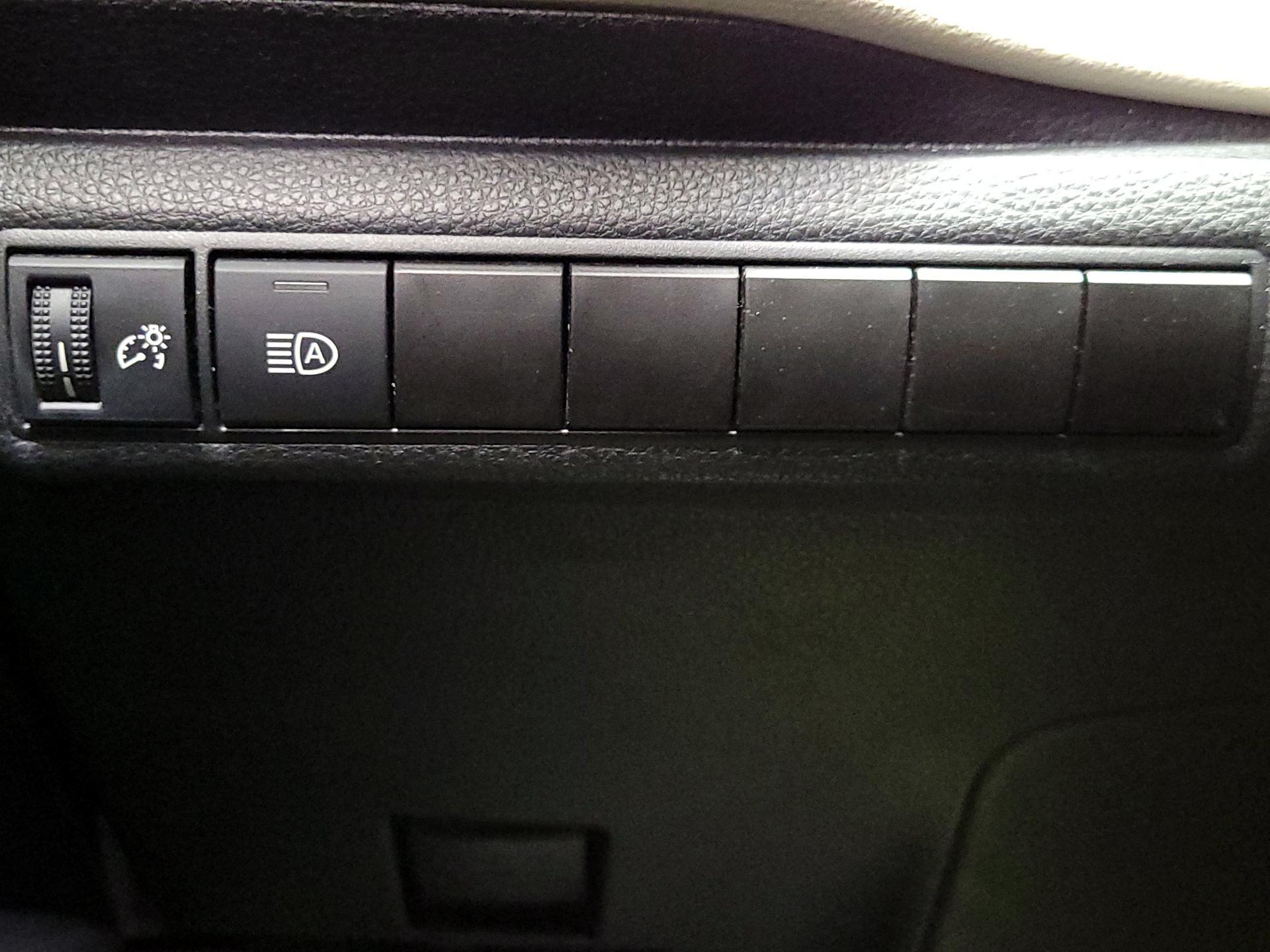 Thumbnail: 2025 Toyota Corolla - 13