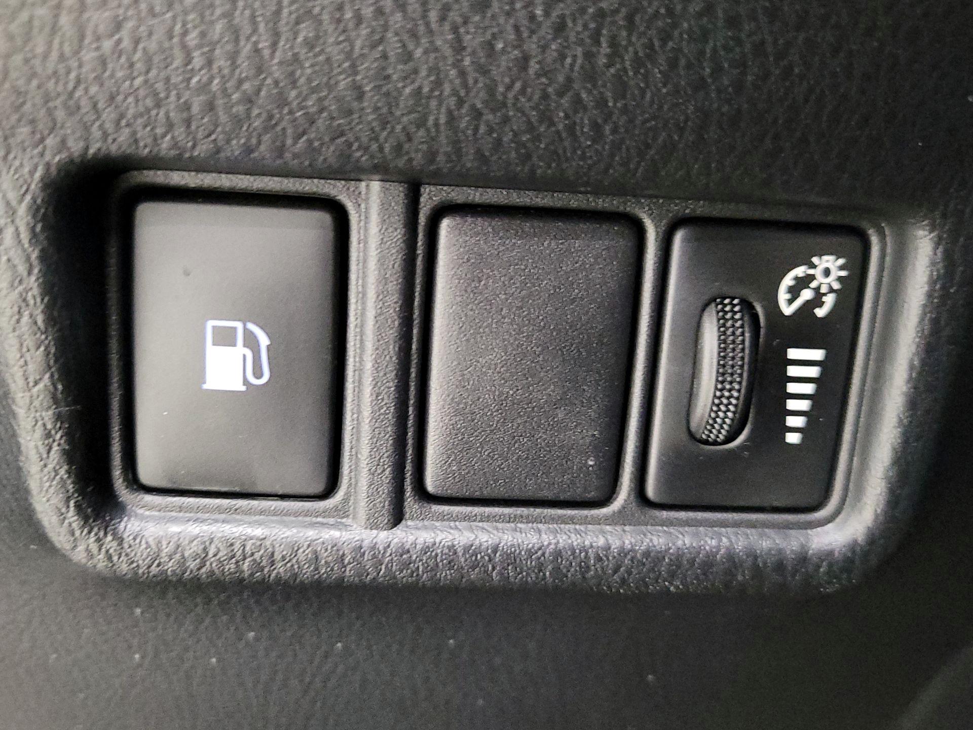 Thumbnail: 2021 Toyota C-HR - 13