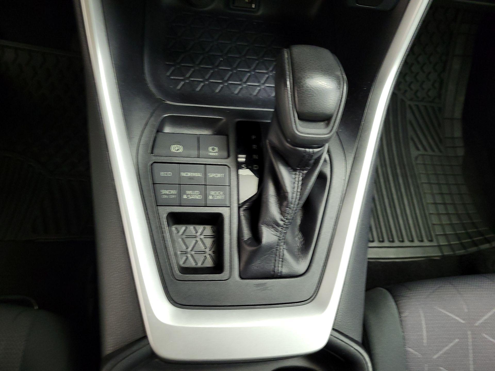 Thumbnail: 2019 Toyota RAV4 - 18